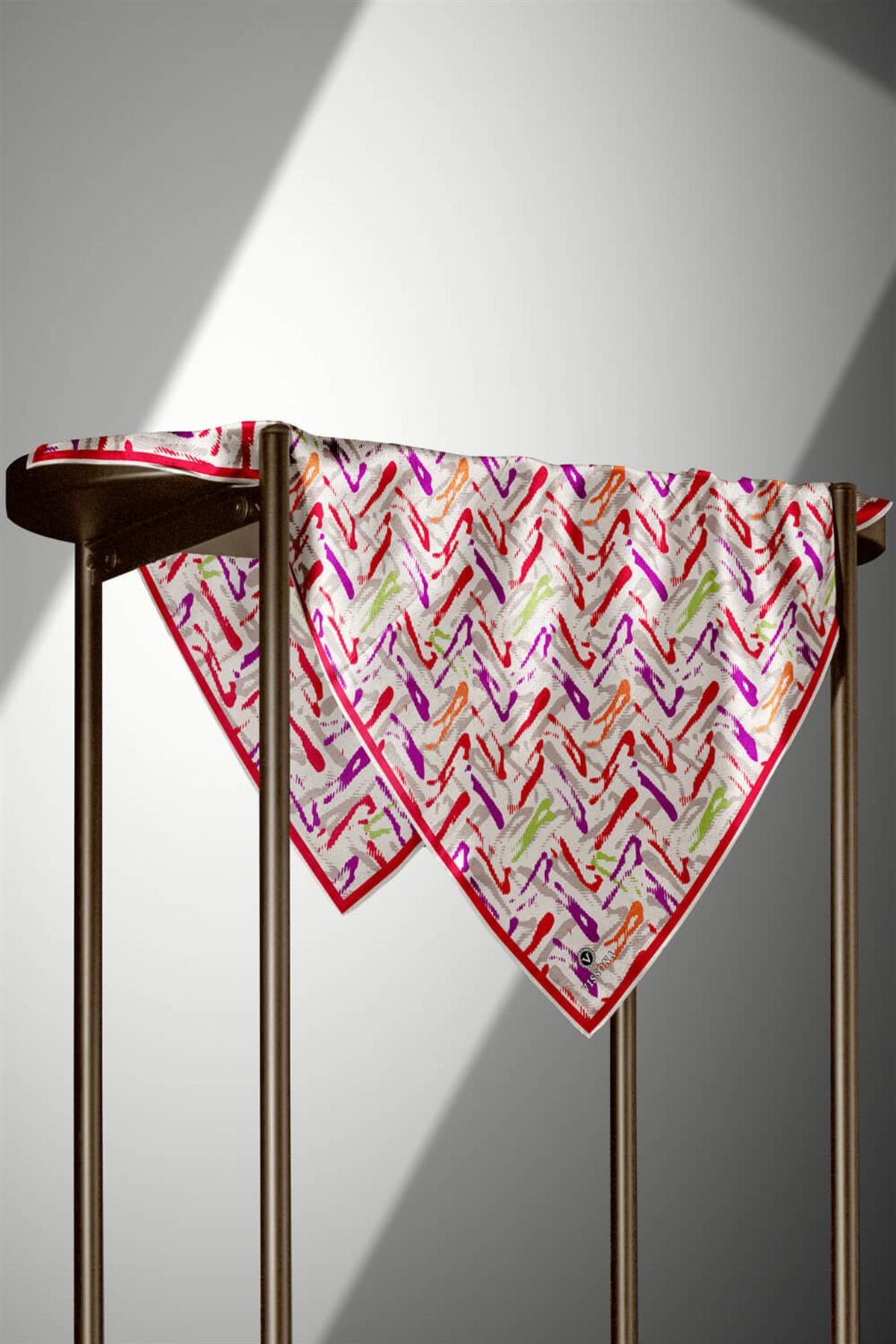 %100 Twill İpek Geometrik Desenli Kırmızı- Mürdüm Renkli 90x90 Eşarp Dikim Şekli : El Dikişi