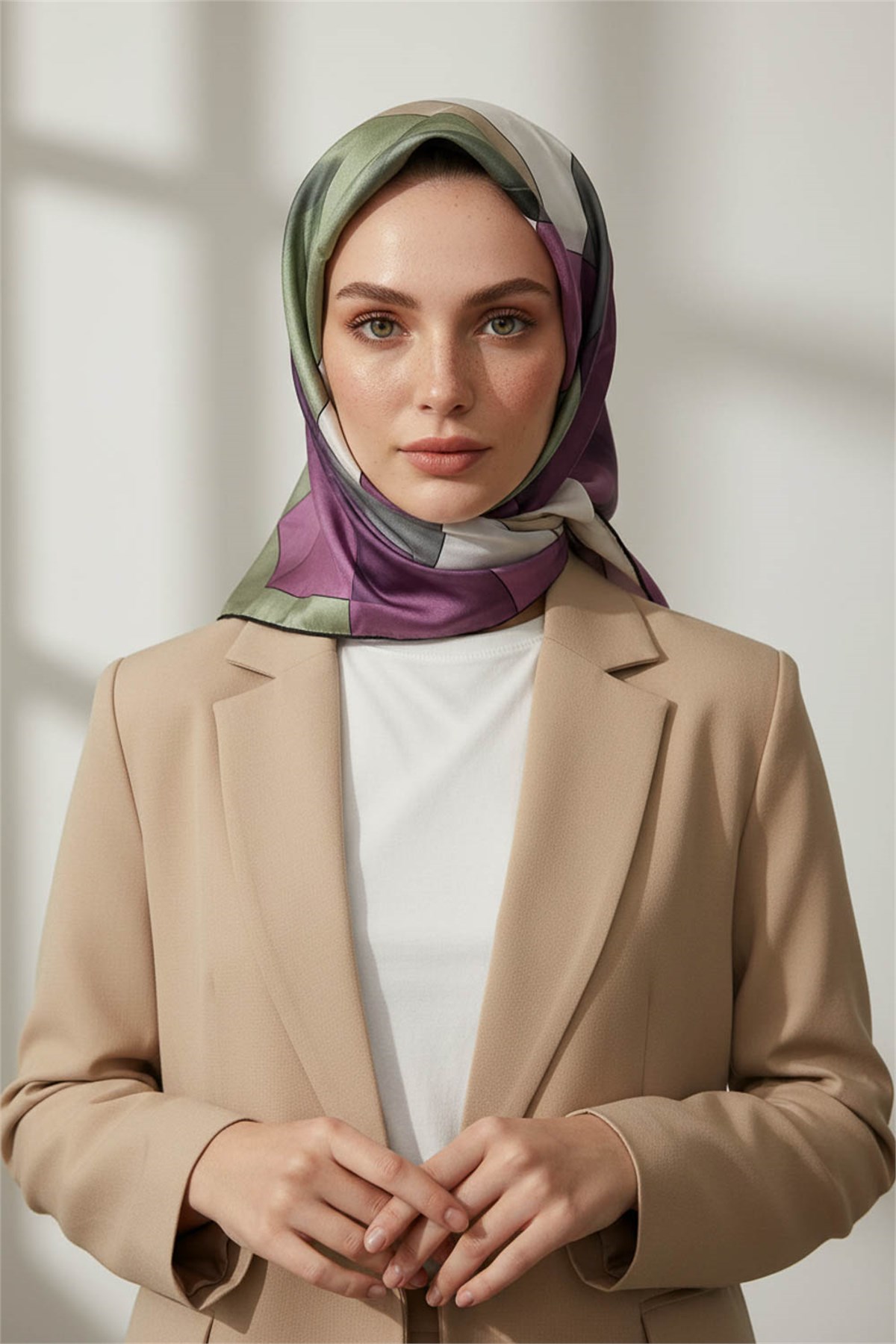%100 Twill İpek Geometrik Desenli Gül Kurusu - Haki Renkli 90x90 Eşarp Dikim Şekli : El Dikişi