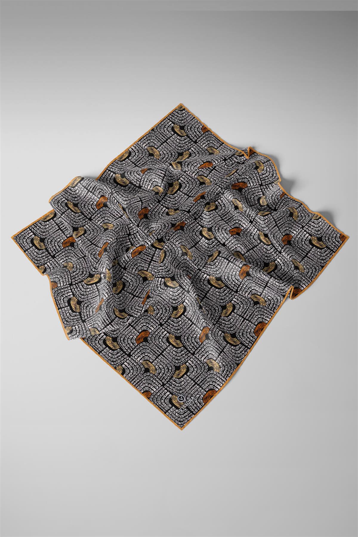 %100 Twill İpek Geometrik Desenli Taba - Hardal Renkli 90x90 Eşarp Dikim Şekli : El Dikişi