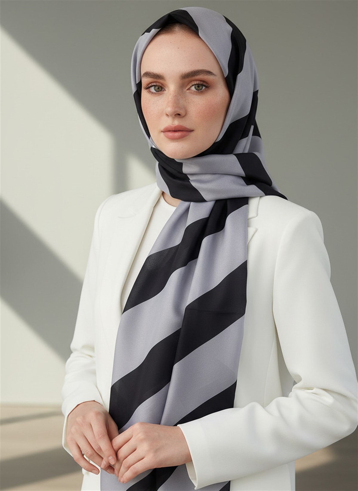 %100 Saf İpek Şal İnce Saten Vual Dokuma Çizgili Desenli Gri - Siyah Renkli 90x210 Şal
