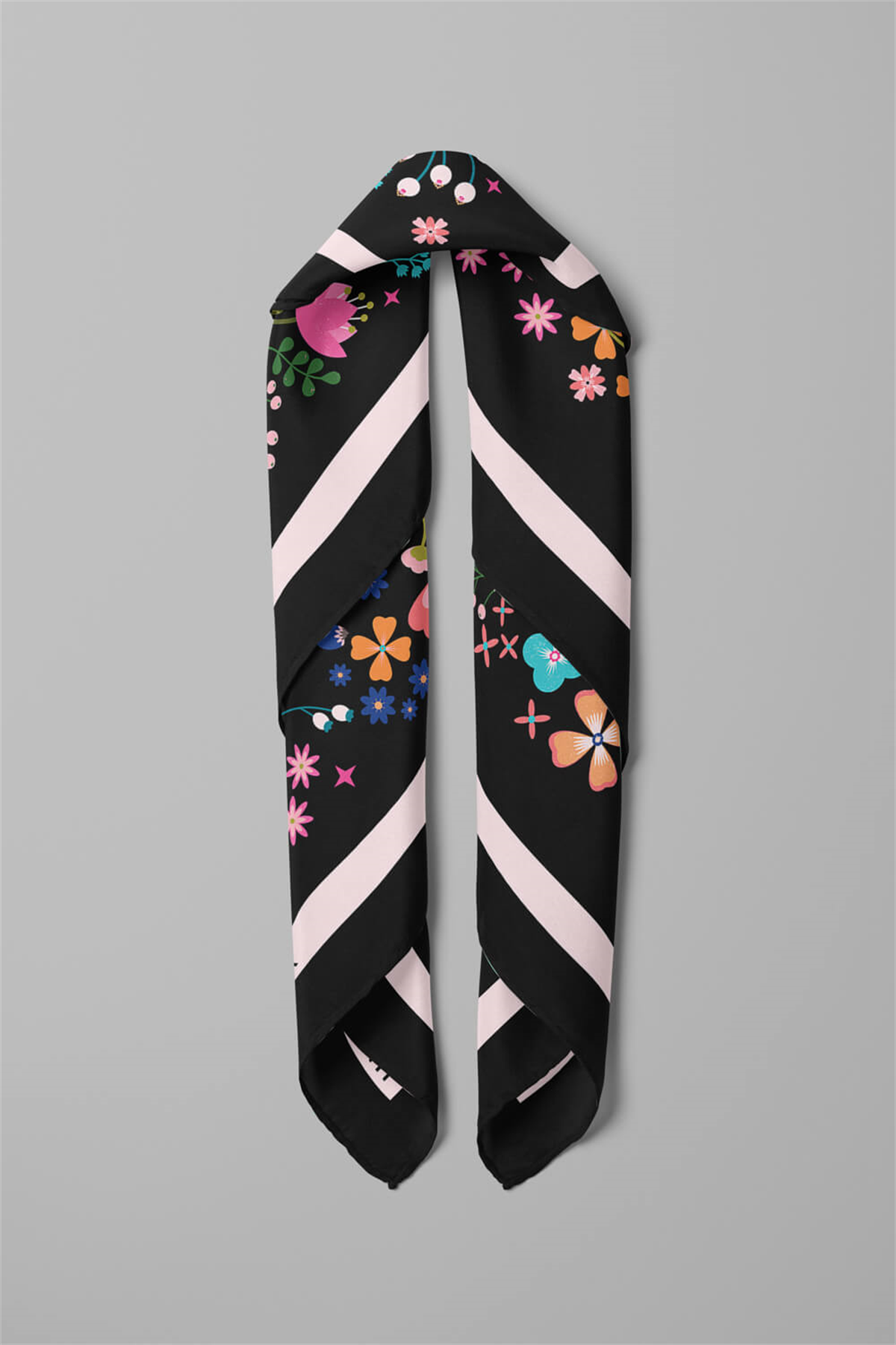 Kadın Siyah Pembe Çiçek Desenli 50x50 Bandana HYL DG01696-22