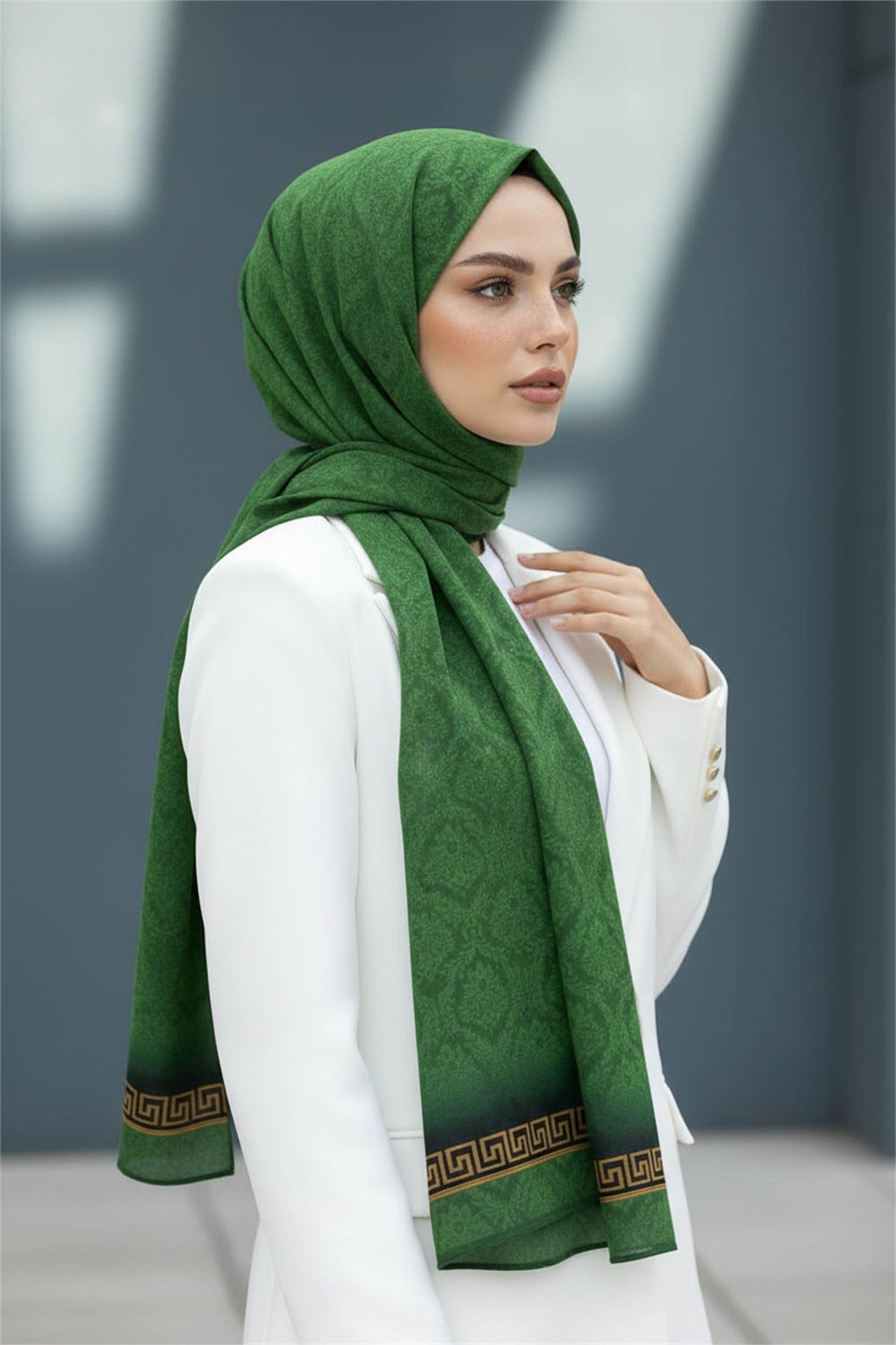 KREP GOLD DETAYLI BAROK DESENLİ ZÜMRÜT YEŞİLİ RENKLİ 75X195 KIRIŞMAZ ŞAL