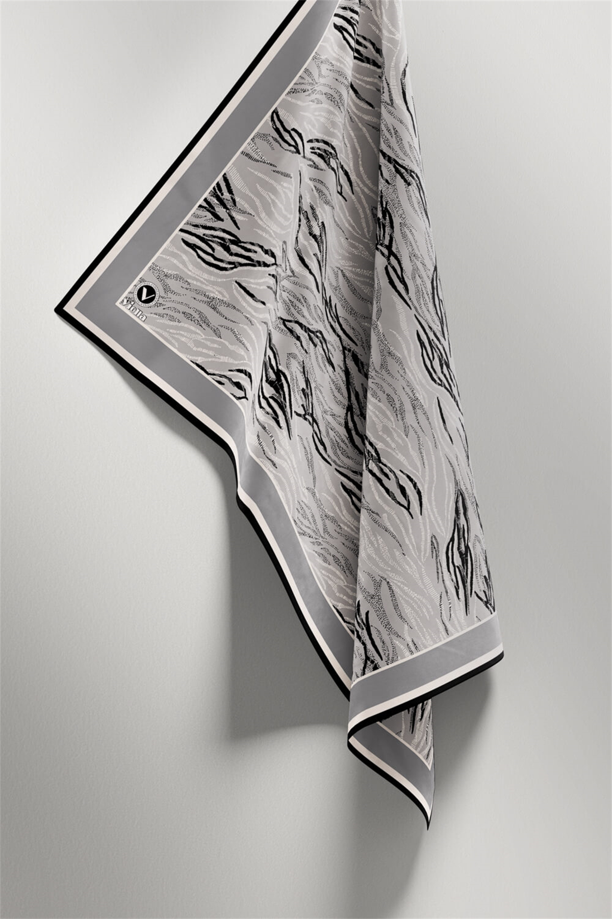 Twill Soyut Çizgi Desenli Gri Renkli 90x90 Eşarp (İpek İçermez) Kenar Dikiş Şekli El Dikişli