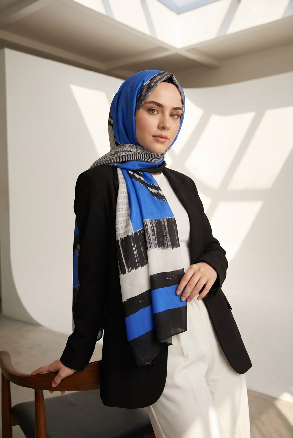 %100 Saf İpek Şal İnce Saten Vual Dokuma Patchwork Desenli Siyah - Saks Renkli 90x210 Şal