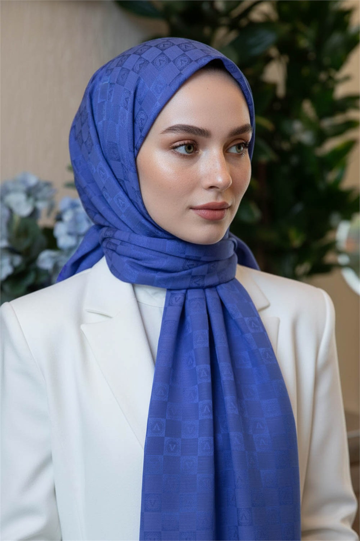 Vissona %57 İPEK %43 PAMUK Monogram Desenli Saks Renkli Şal -  70x190 Dikiş Tipi İtalyan Dikişli