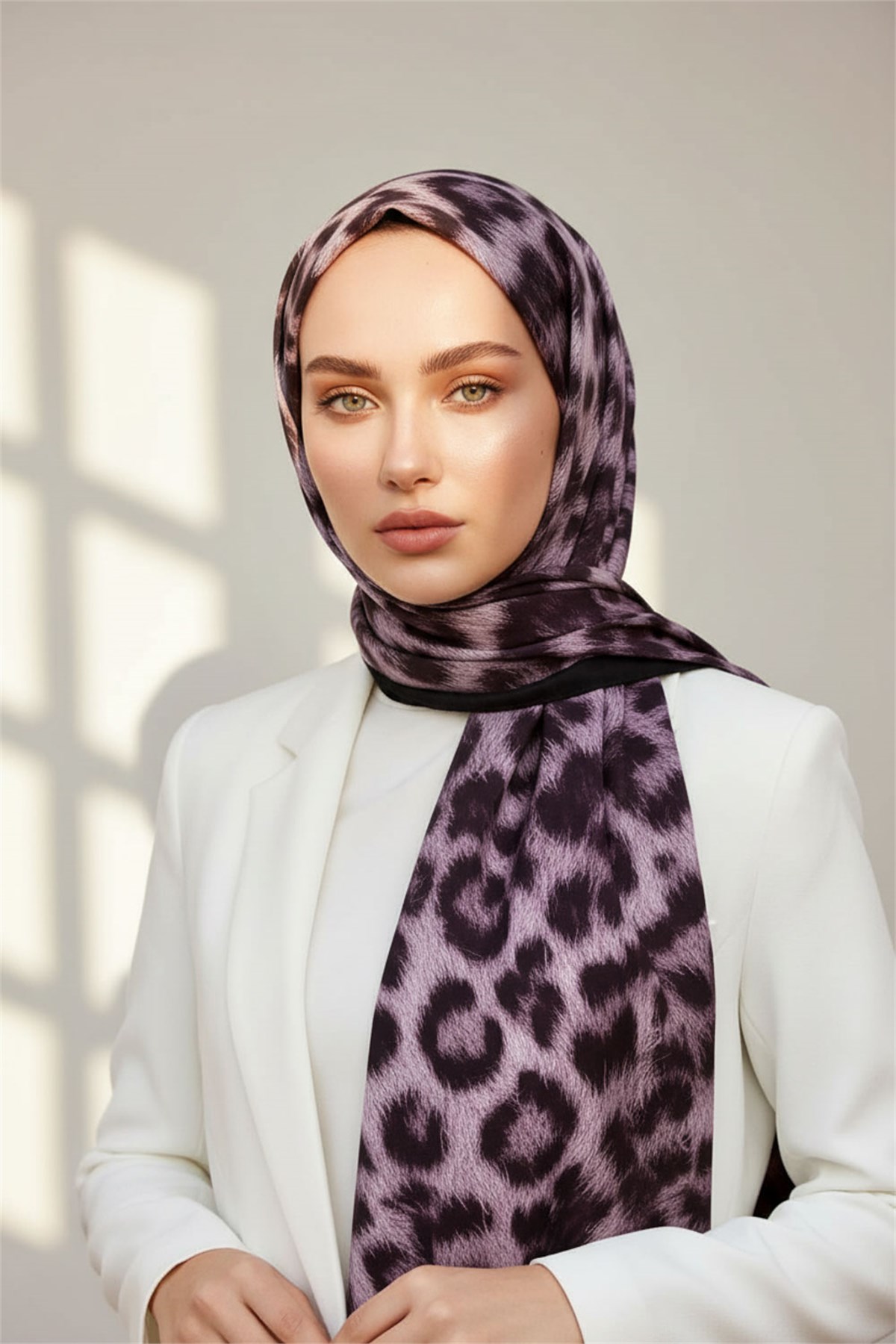 KREP LEOPAR DESENLİ GÜL KURUSU - SİYAH RENKLİ 75X195 KIRIŞMAZ ŞAL
