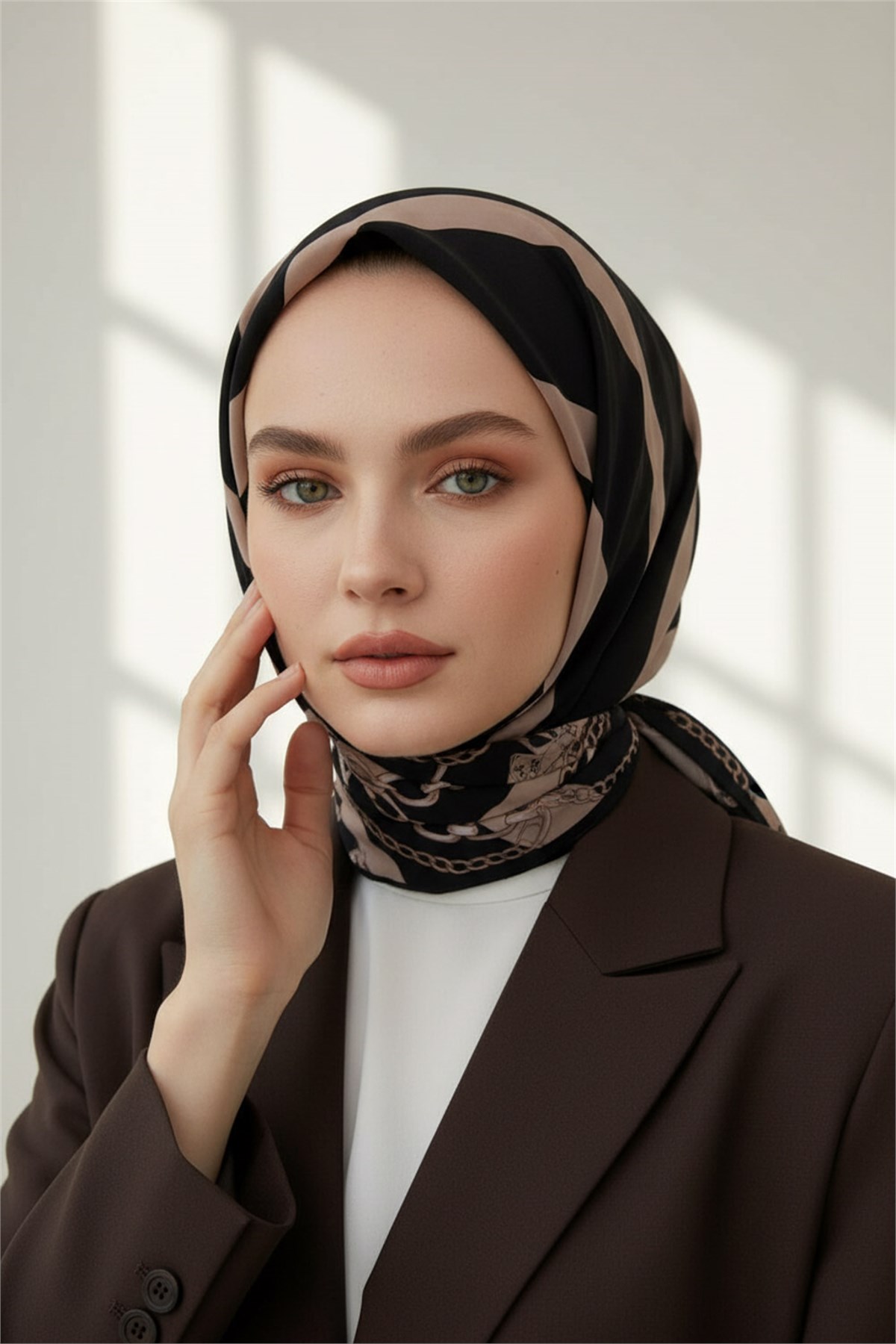 KREP ÇİZGİLİ VE ZİNCİR DESENLİ SİYAH - BEJ RENKLİ 75X195 KIRIŞMAZ ŞAL