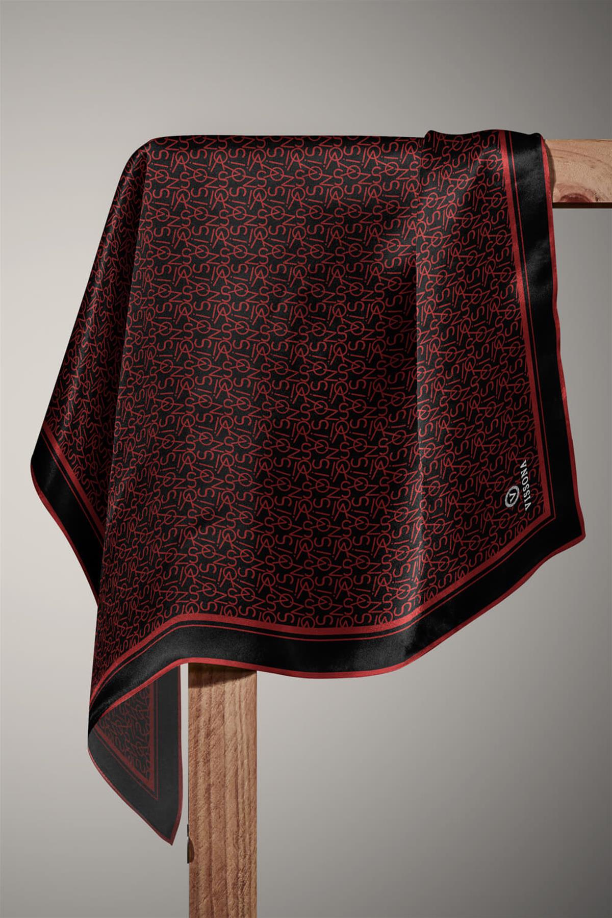 %100 Twill İpek Harf Desenli Siyah - Kırmızı Renkli 90x90 Eşarp Dikim Şekli : El Dikişi