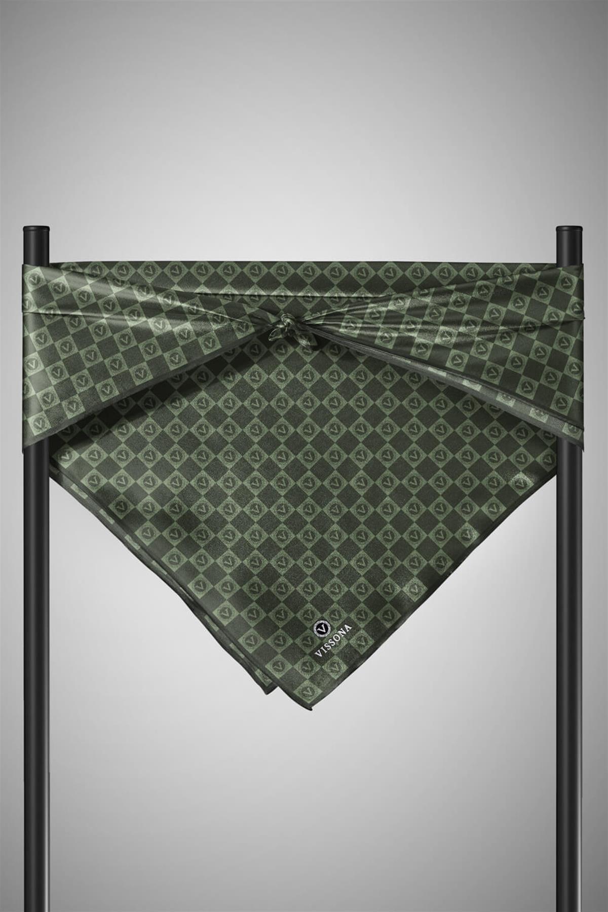 %100 Twill İpek Monogram Desenli Haki Renkli 90x90 Eşarp Dikim Şekli : El Dikişi