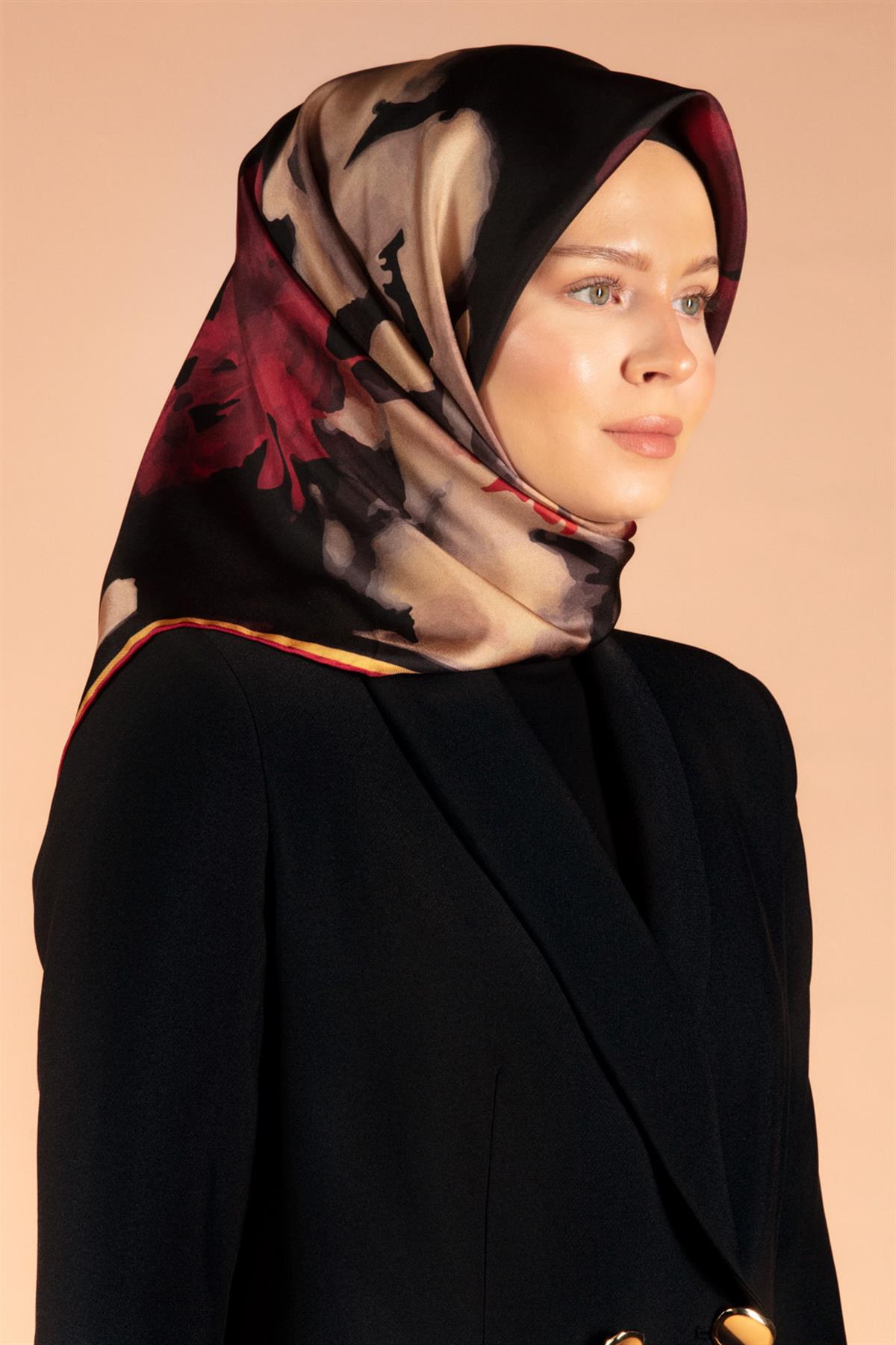 %100 Twill İpek Yaprak Desenli Siyah - Bordo Renkli 90x90 Eşarp Dikim Şekli : El Dikişi