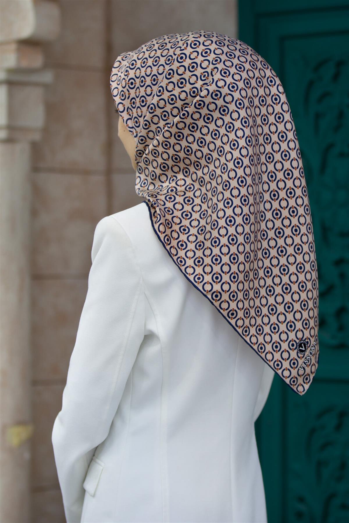 %100 Twill İpek Zincir Desenli Bej - Lacivert Renkli 90x90 Eşarp Kenar Dikiş Şekli El Dikişli