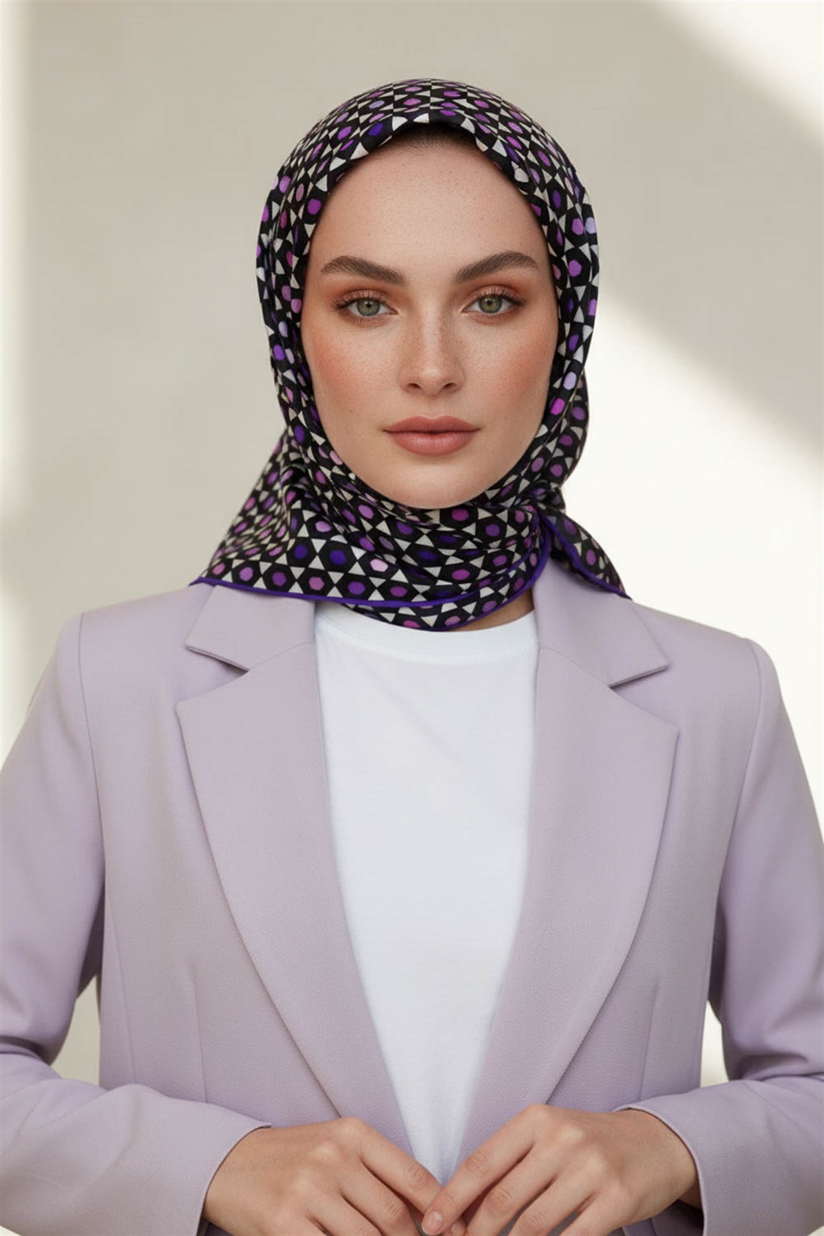 %100 Twill İpek Nokta Desenli Siyah - Mor Renkli 90x90 Eşarp Dikim Şekli : El Dikişi