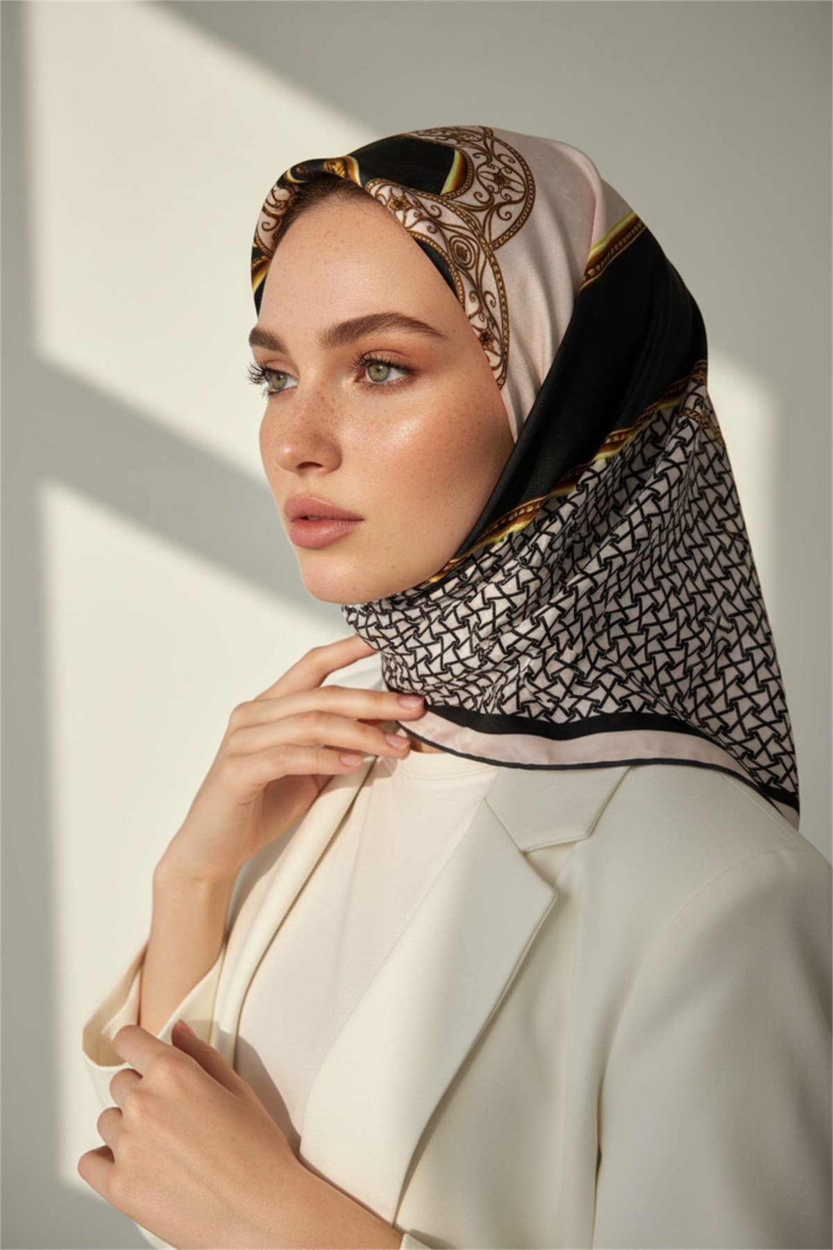Kristal Çiçek Desenli Haki Renkli 90x90 Eşarp (İpek İçermez) Kenar Dikiş Şekli El Dikişli