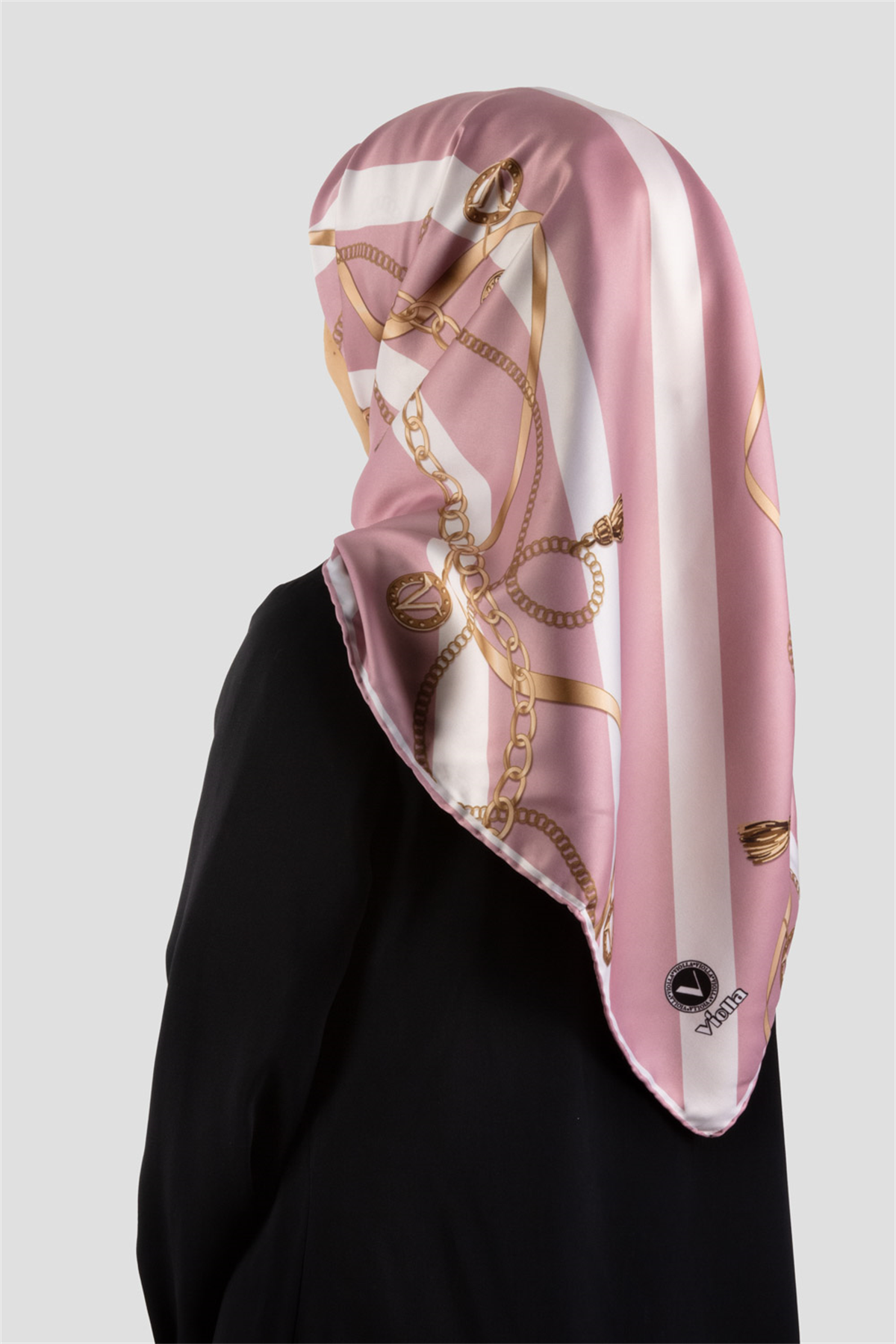 Twill Çizgili Kemer ve Zinci Desenli Pudra Renkli 90x90 Eşarp (İpek İçermez) Kenar Dikiş Şekli El Dikişli