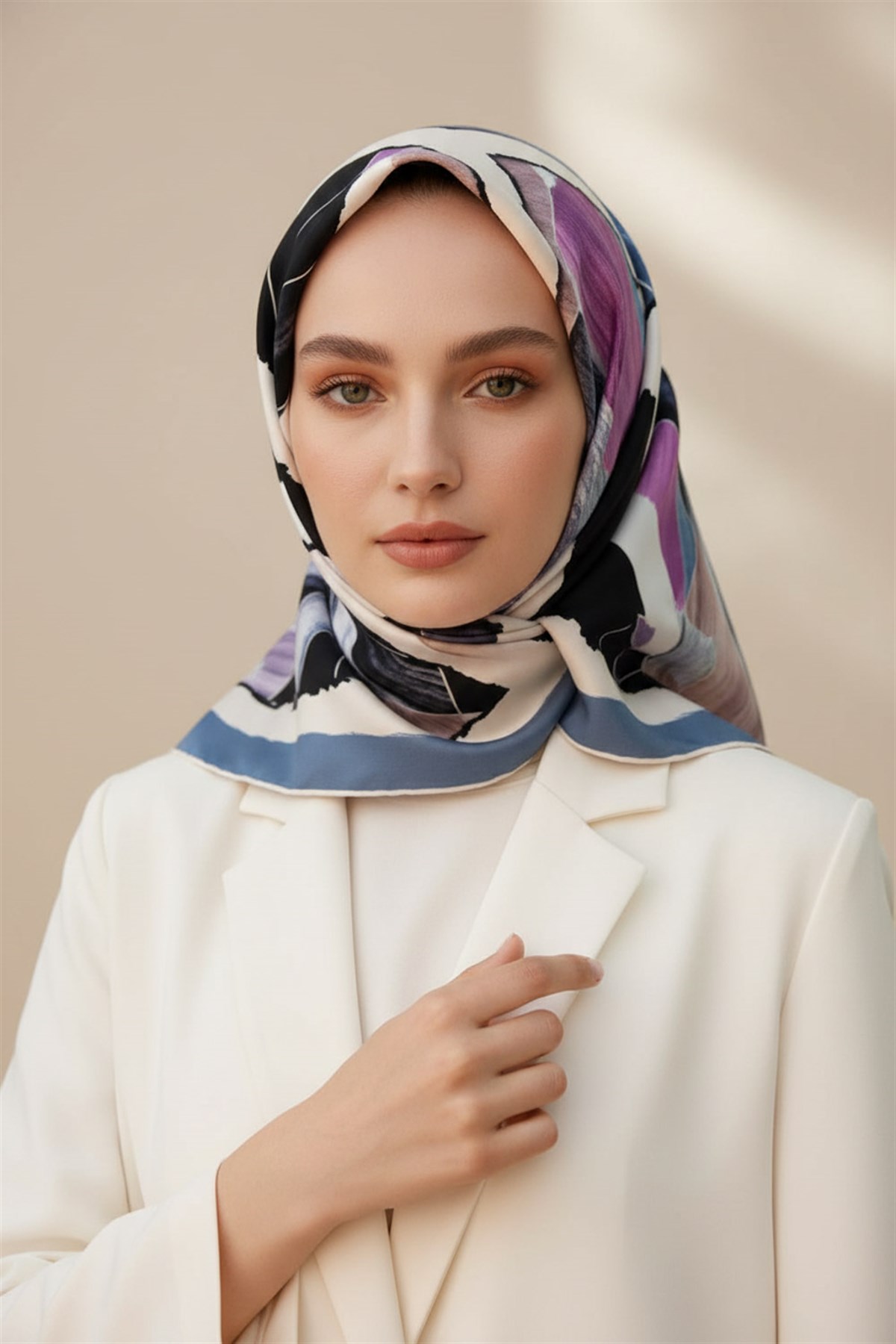 %100 Twill İpek Geometrik Desenli Bebe Mavisi - Pembe Renkli 90x90 Eşarp Dikim Şekli : El Dikişi