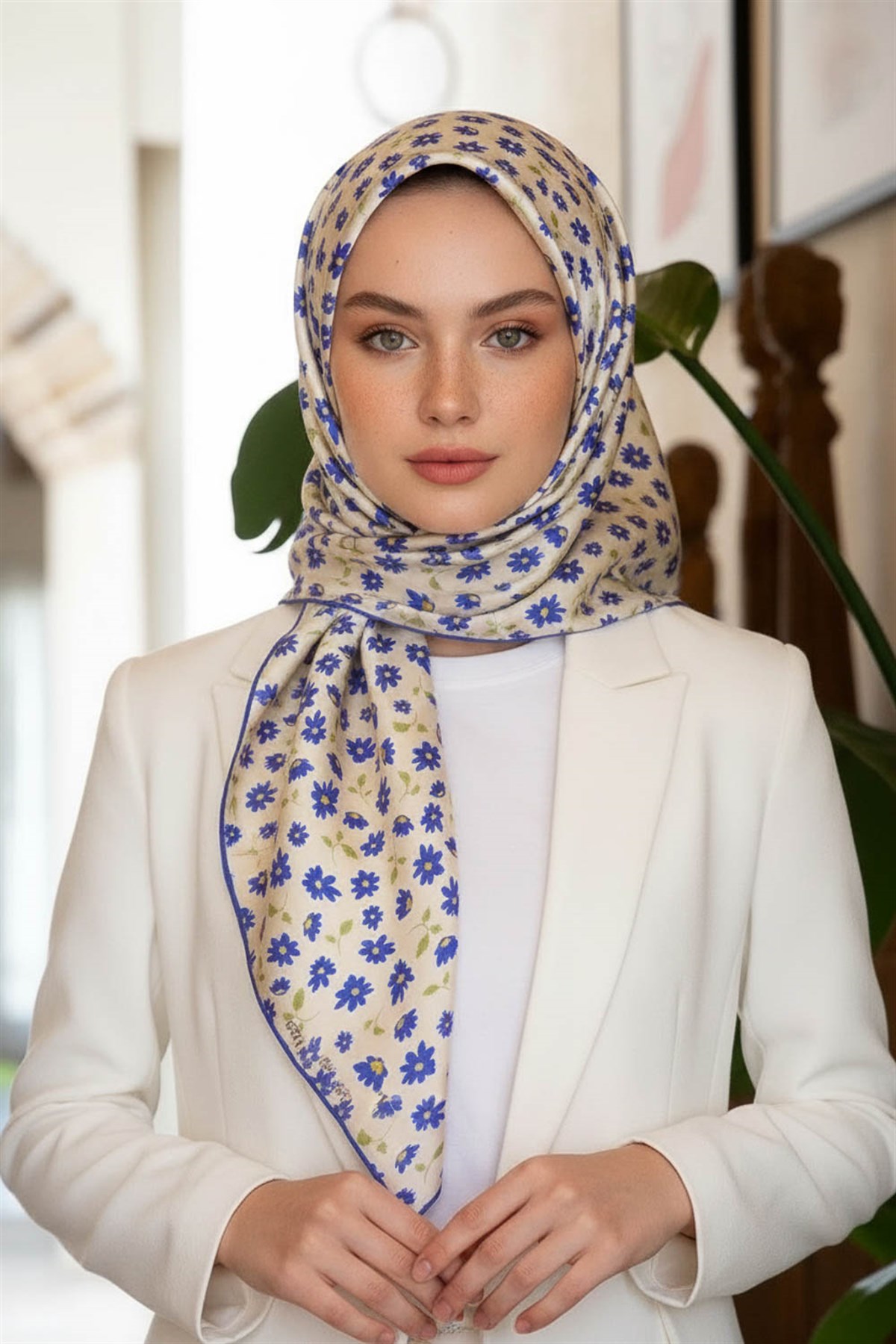 %100 Twill İpek Papatya Desenli Krem - Saks Renkli 90x90 Eşarp Dikim Şekli : El Dikişi