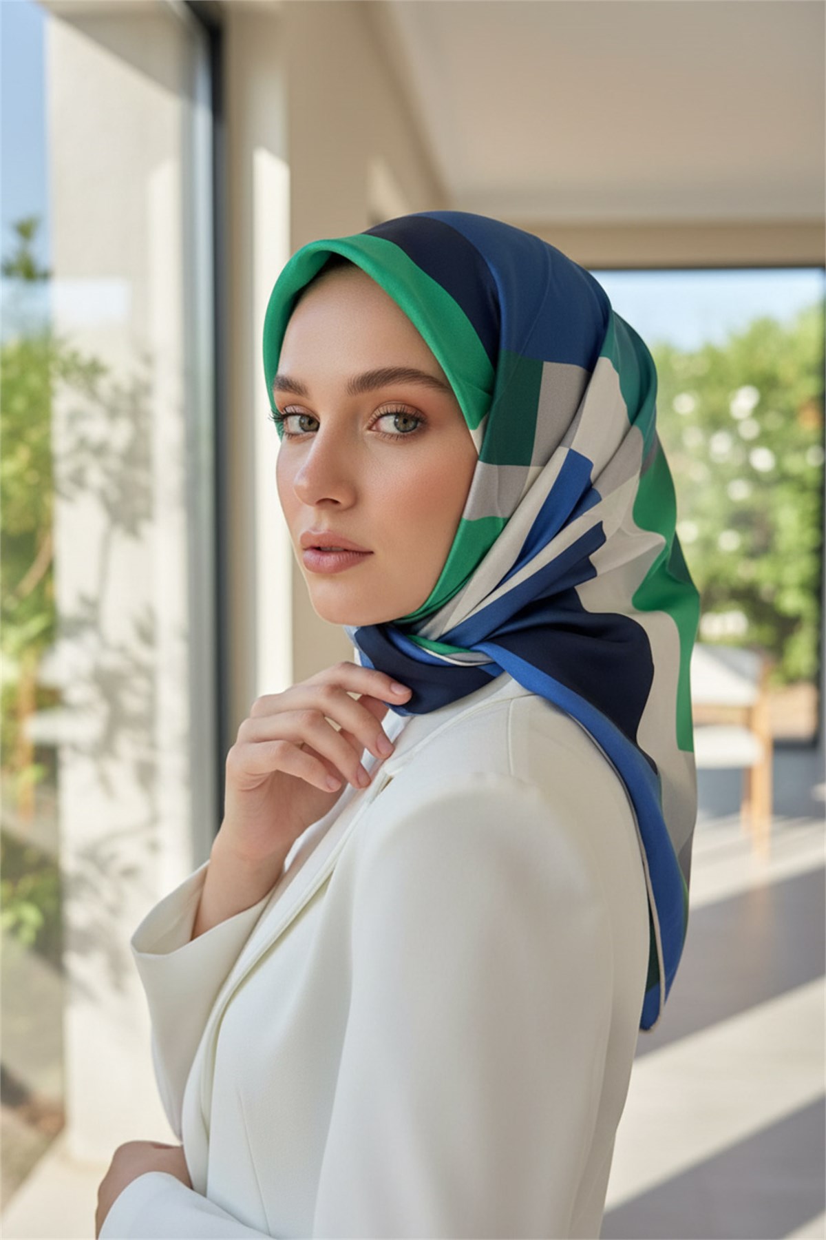 %100 Twill İpek Eşarp 90x90 Zümrüt Yeşili Saks Geometrik Desenli El Dikişli Kadın Eşarp