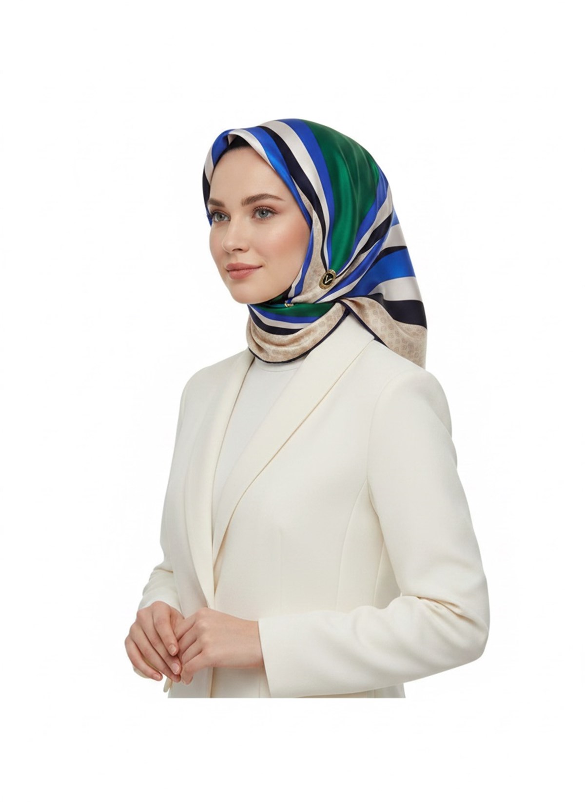 %100 Twill İpek Monogram Ve Geometrik Desenli Saks - Zümrüt Yeşili  Renkli 90x90 Eşarp Dikim Şekli : El Dikişi
