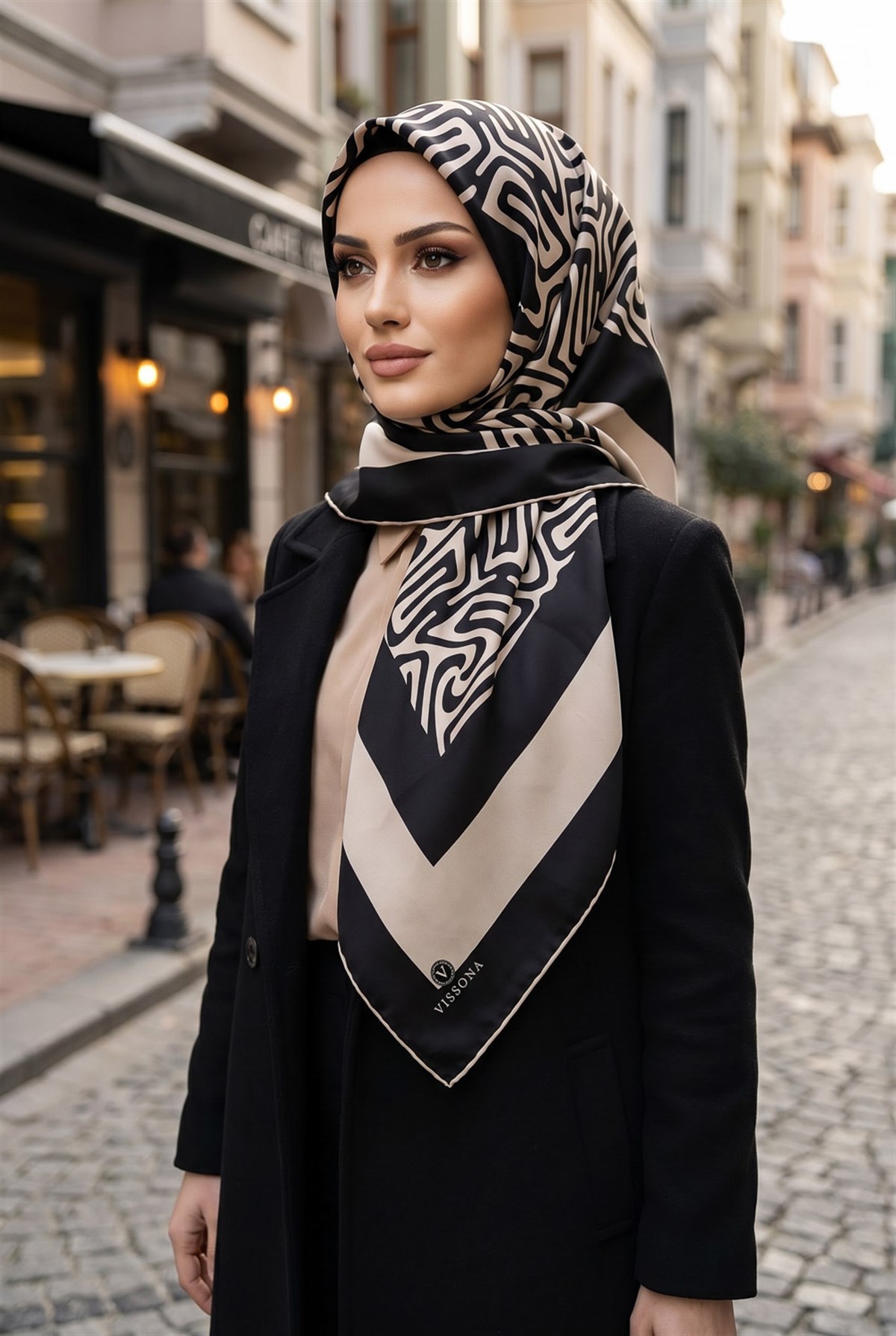 100% Twill İpek Bordürlü Dalga Desenli Siyah - Krem Renkli 90x90 Dikim Şekli : El Dikişi Eşarp