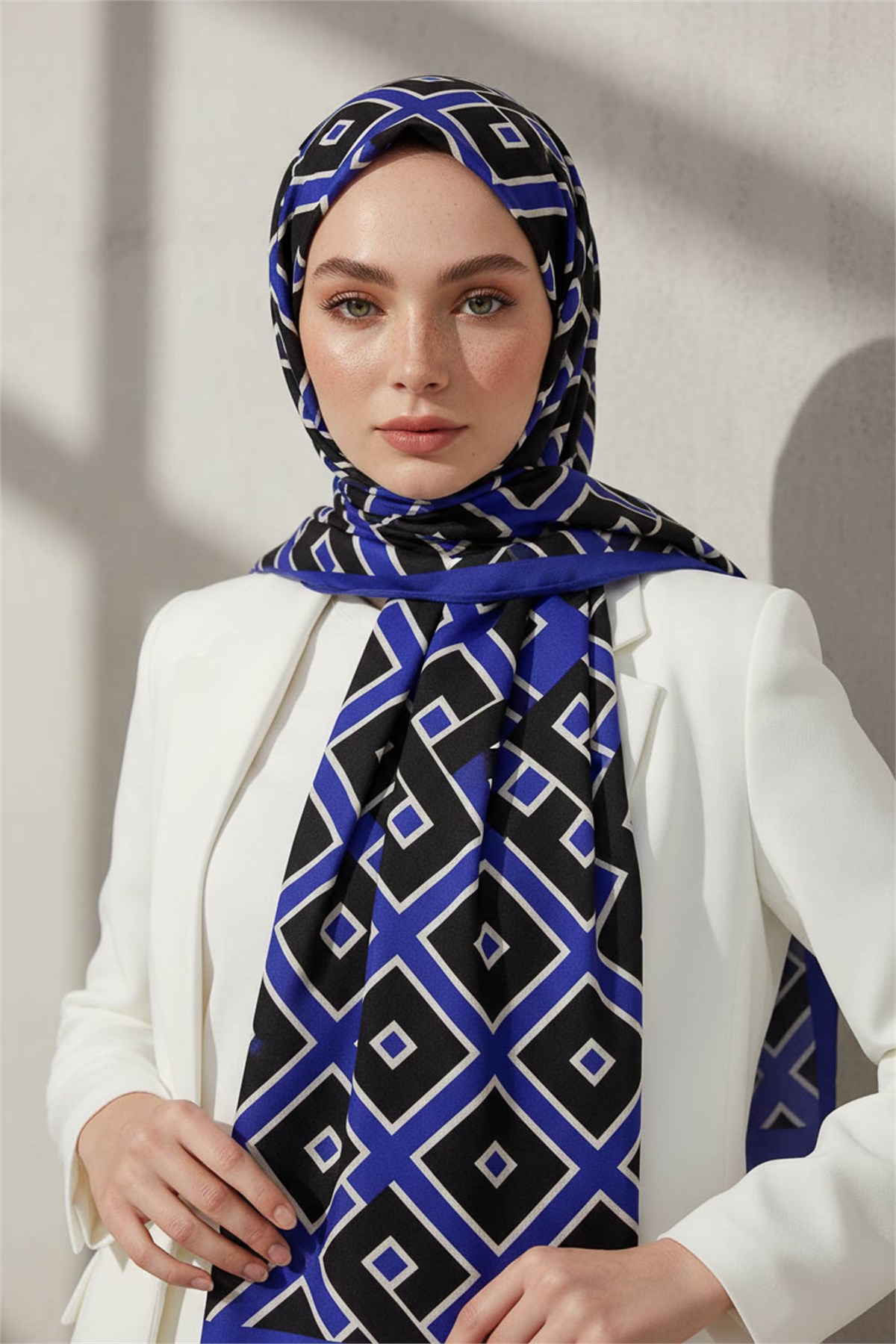 KREP GEOMETRİK DESENLİ SAKS RENKLİ 75X195 KIRIŞMAZ ŞAL