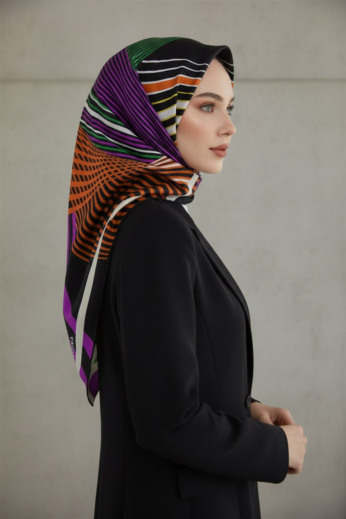 %100 Twill İpek Çizgili Desenli Turuncu - Fuşya Renkli 90x90 Eşarp Dikim Şekli : El Dikişi
