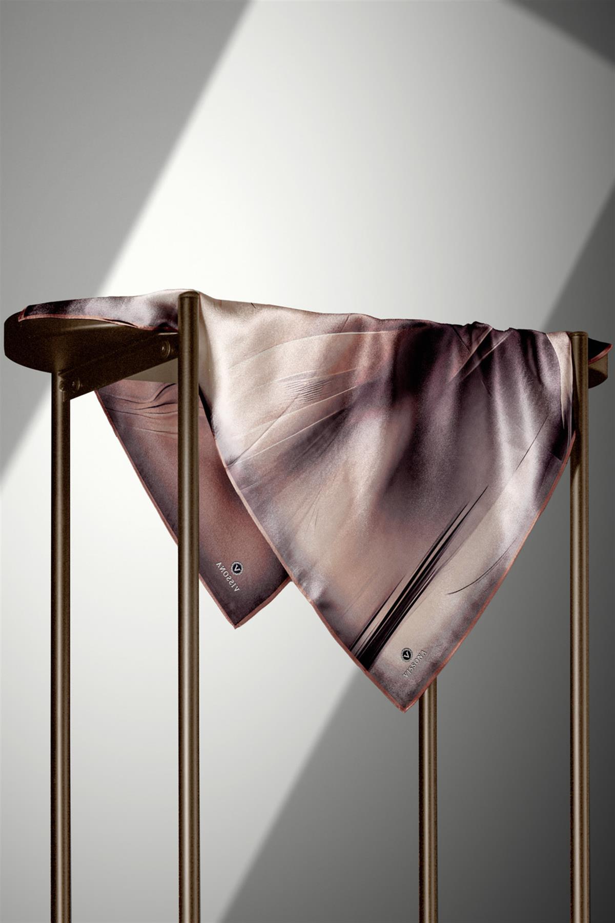 %100 Twill İpek Degrade Duman Bakır Renkli 90x90 Eşarp Dikim Şekli : El Dikişi