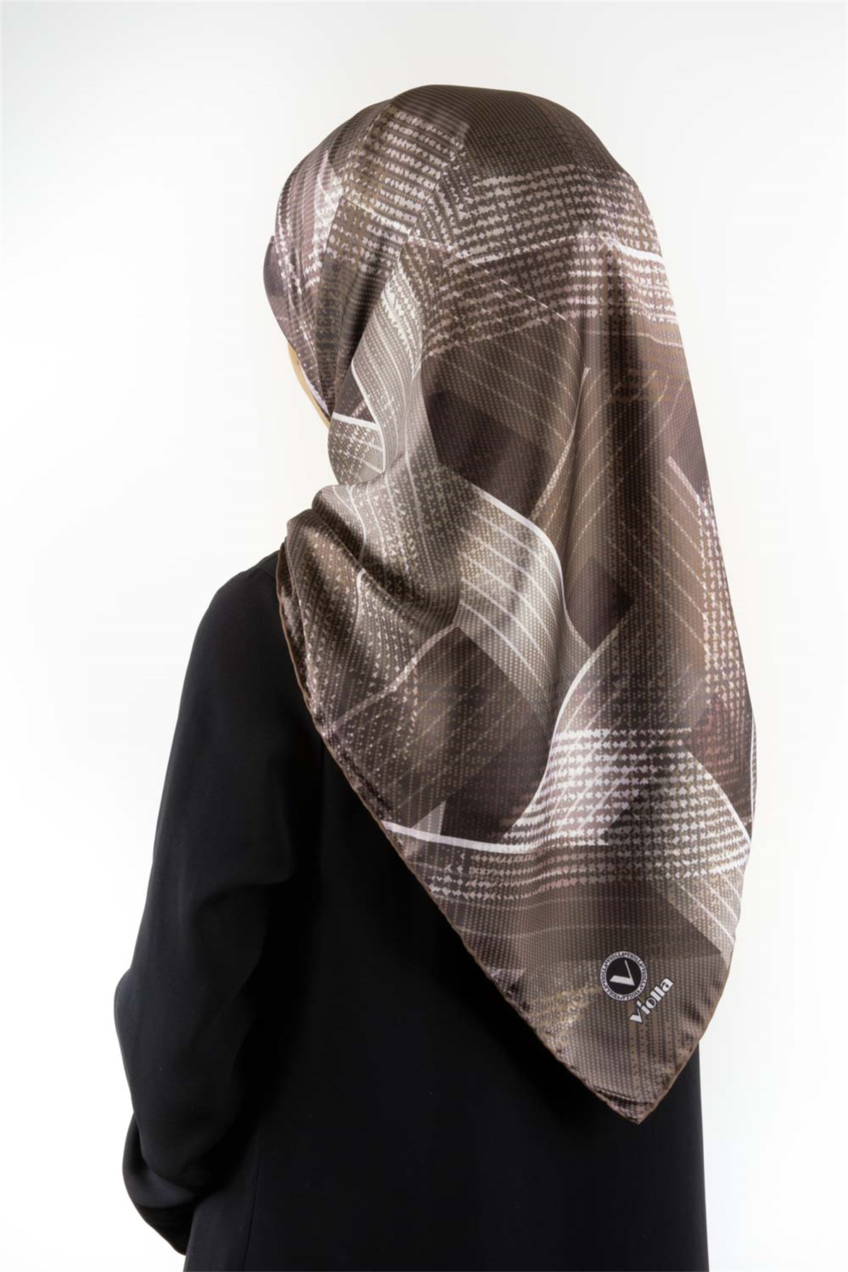 Twill Dokulu Geometrik Desenli Bej  Renkli 90x90 Eşarp (İpek İçermez) Kenar Dikiş Şekli El Dikişli