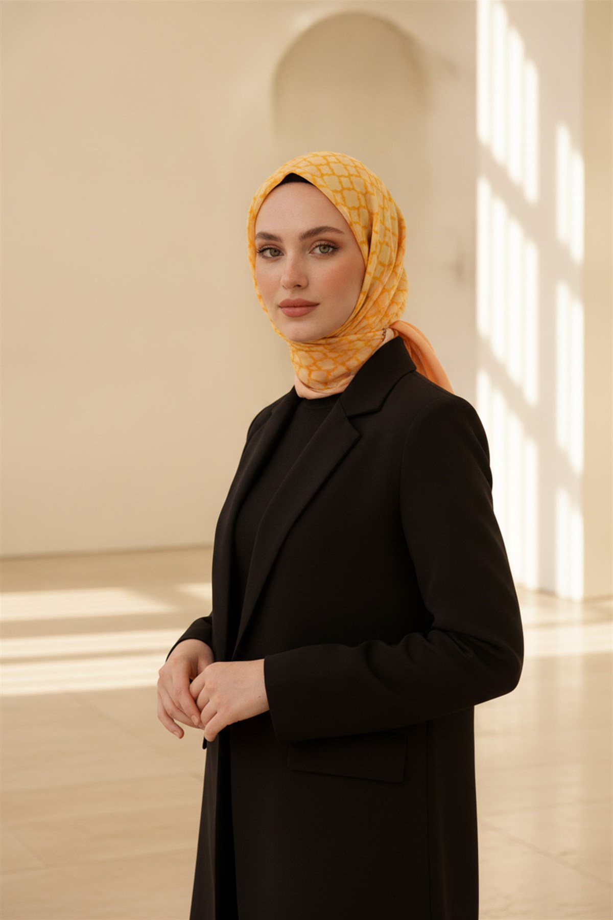 %100 Saf İpek Şal İnce Saten Vual Dokuma Dokuma Çiçek Desenli Limon Sarısı - Somon Renkli 90x210 Şal