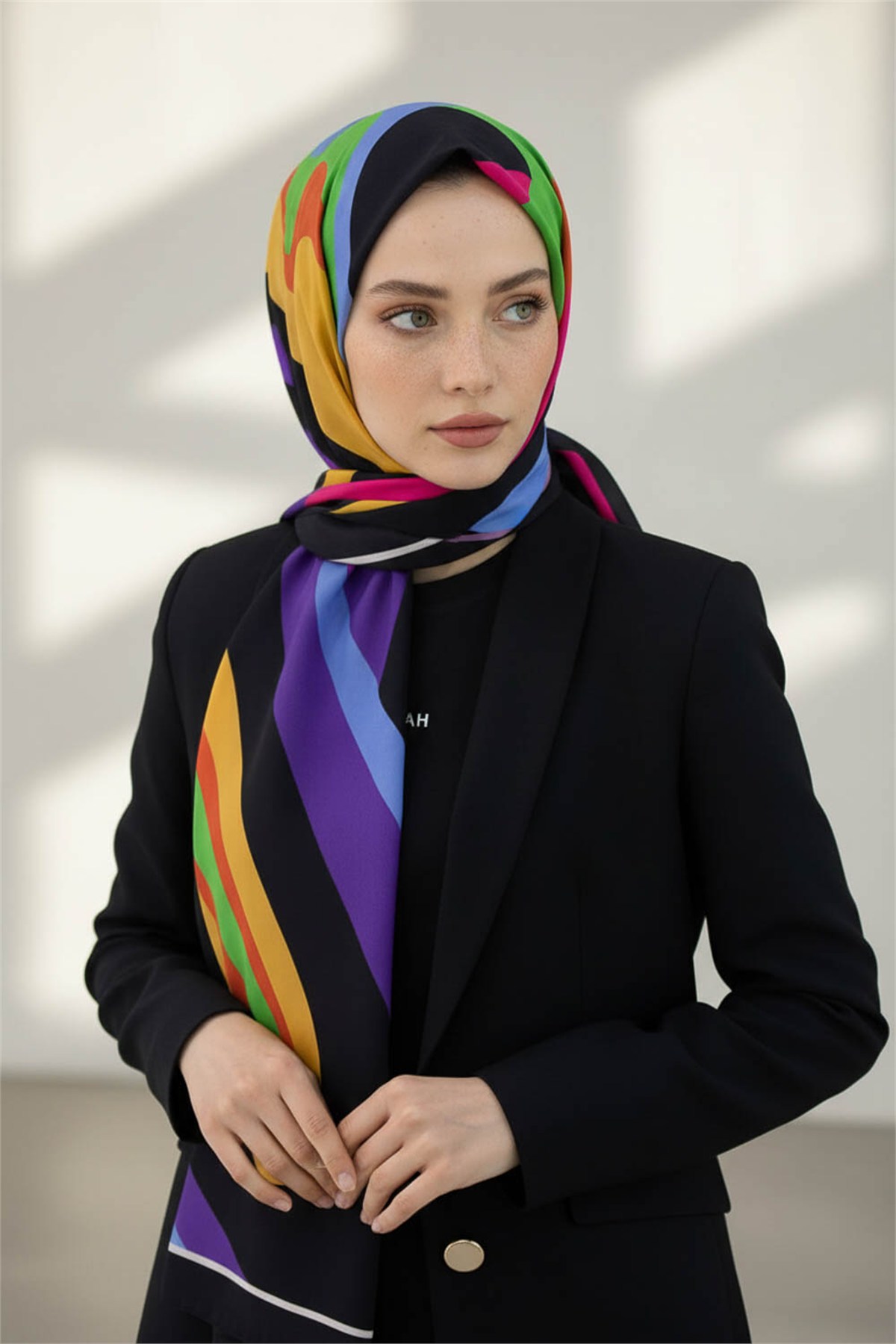 KREP GEOMETRİK DESENLİ SİYAH RENKLİ 75X195 KIRIŞMAZ ŞAL