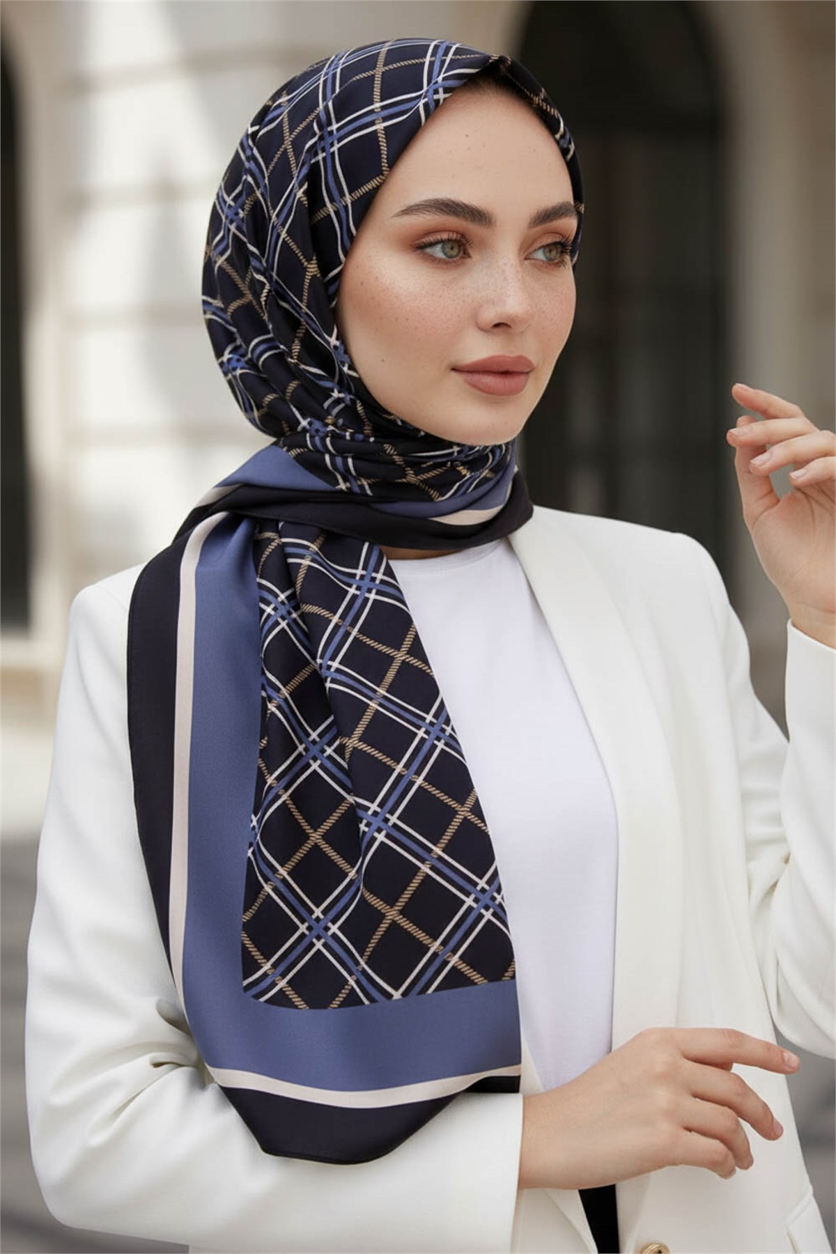 KREP EKOSE DESENLİ SİYAH - İNDİGO RENKLİ 75X195 KIRIŞMAZ ŞAL