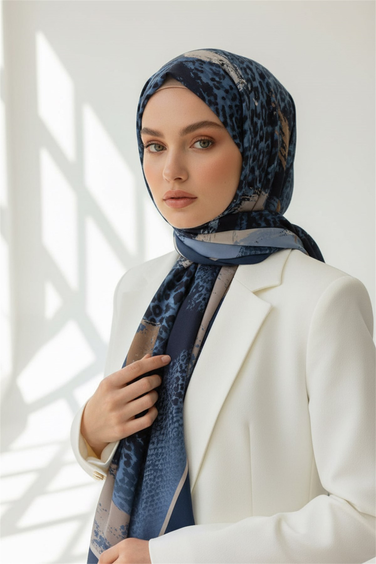 KREP LEOPAR DESENLİ İNDİGO - BEJ RENKLİ 75X195 KIRIŞMAZ ŞAL