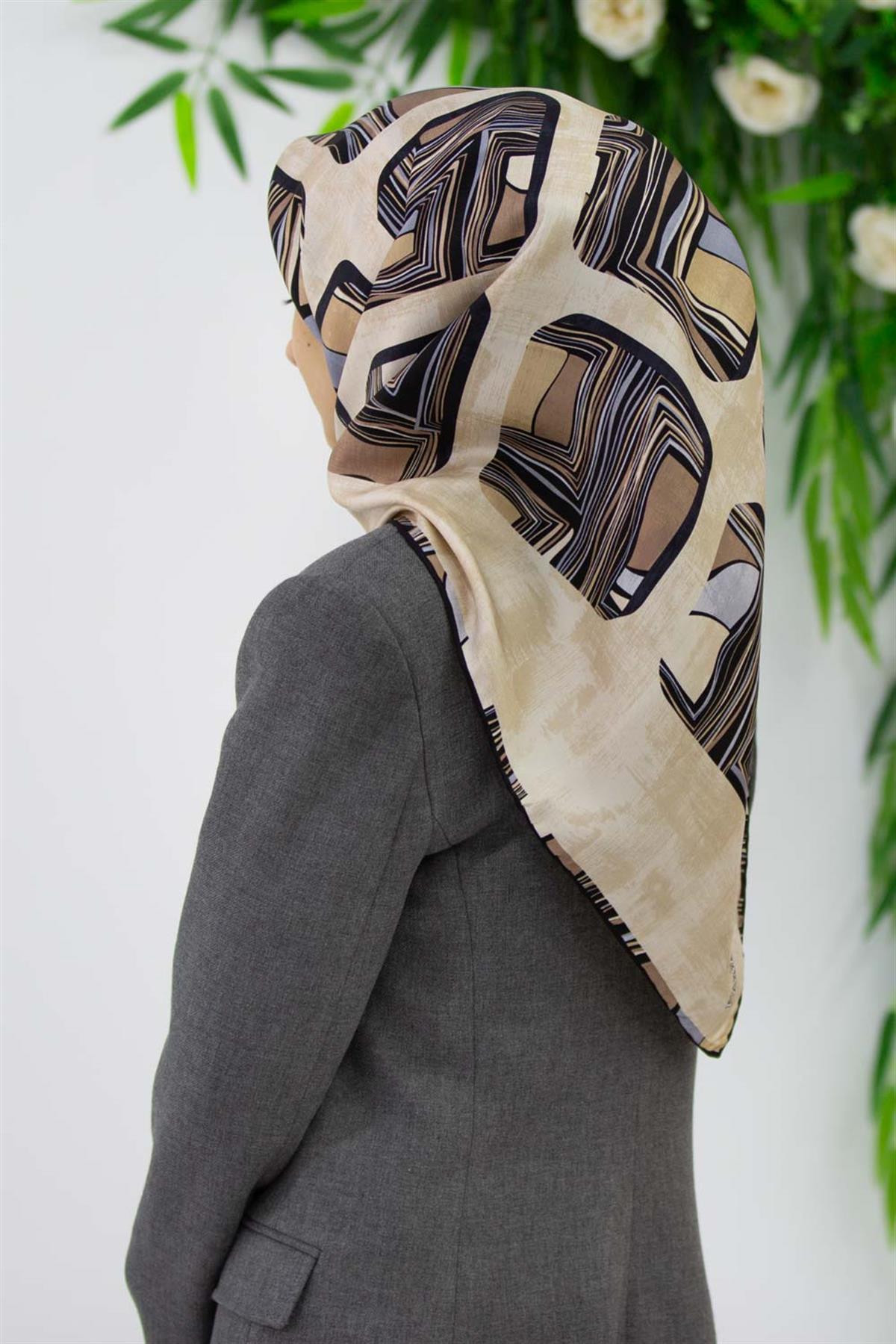 %100 Twill İpek Geometrik Kare Desenli Vizon - Gri Renkli 90x90 Eşarp Dikim Şekli : El Dikişi
