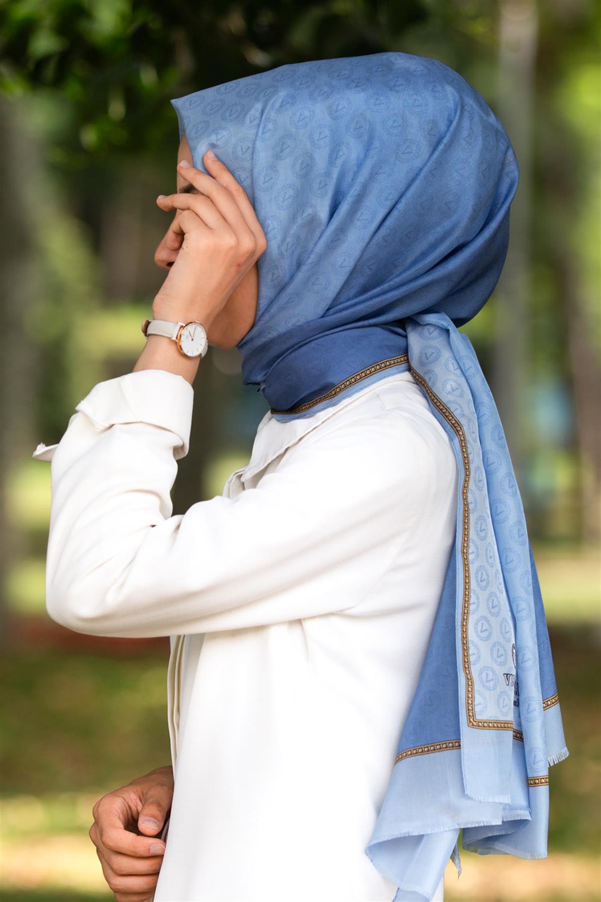 %100 İpek Degradeli Ve Monogram Desenli Bebe Mavisi - Gold Renkli 92x210 Şal