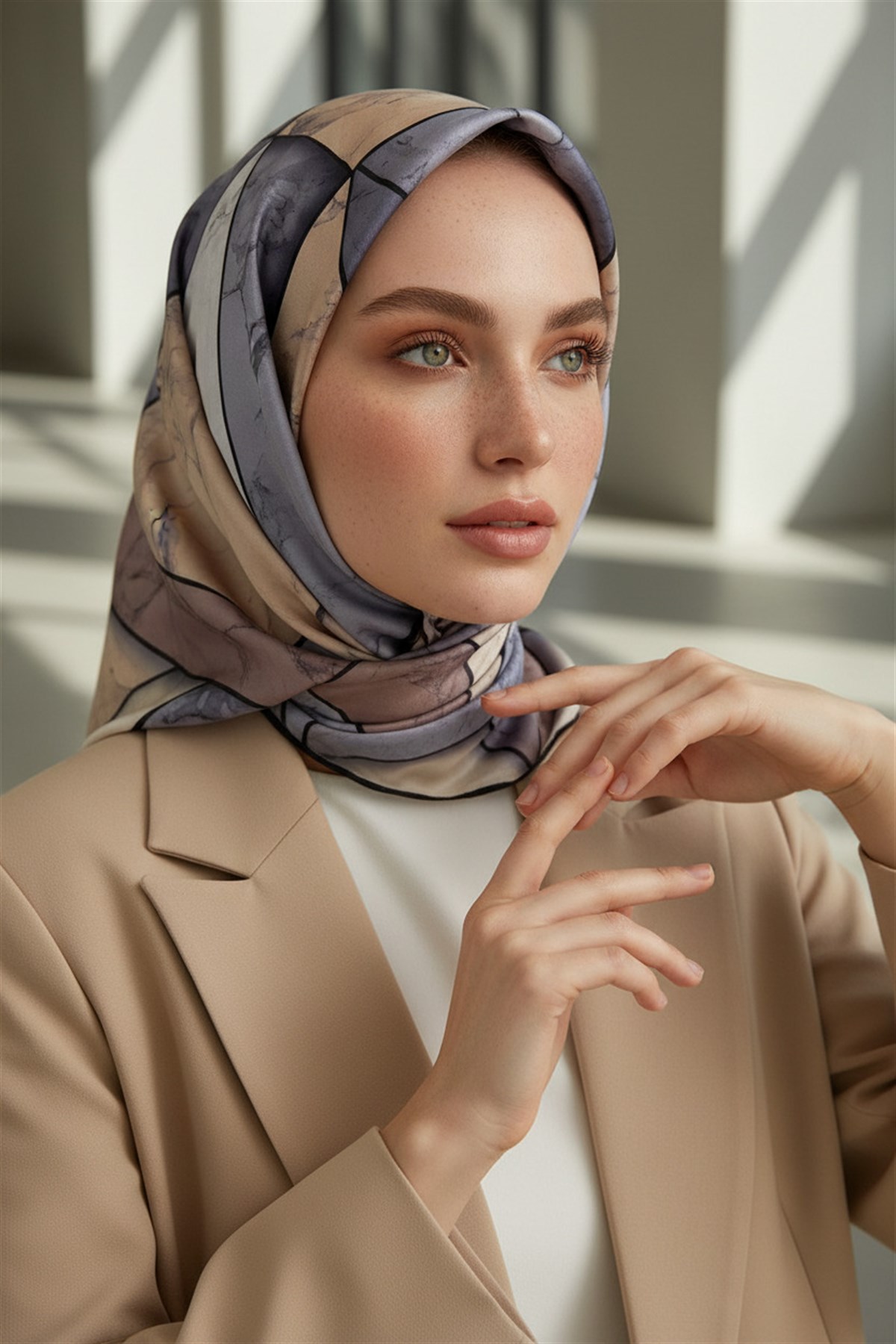 %100 Twill İpek Mermer Desenli Bej - Gri Renkli 90x90 Eşarp Dikim Şekli : El Dikişi