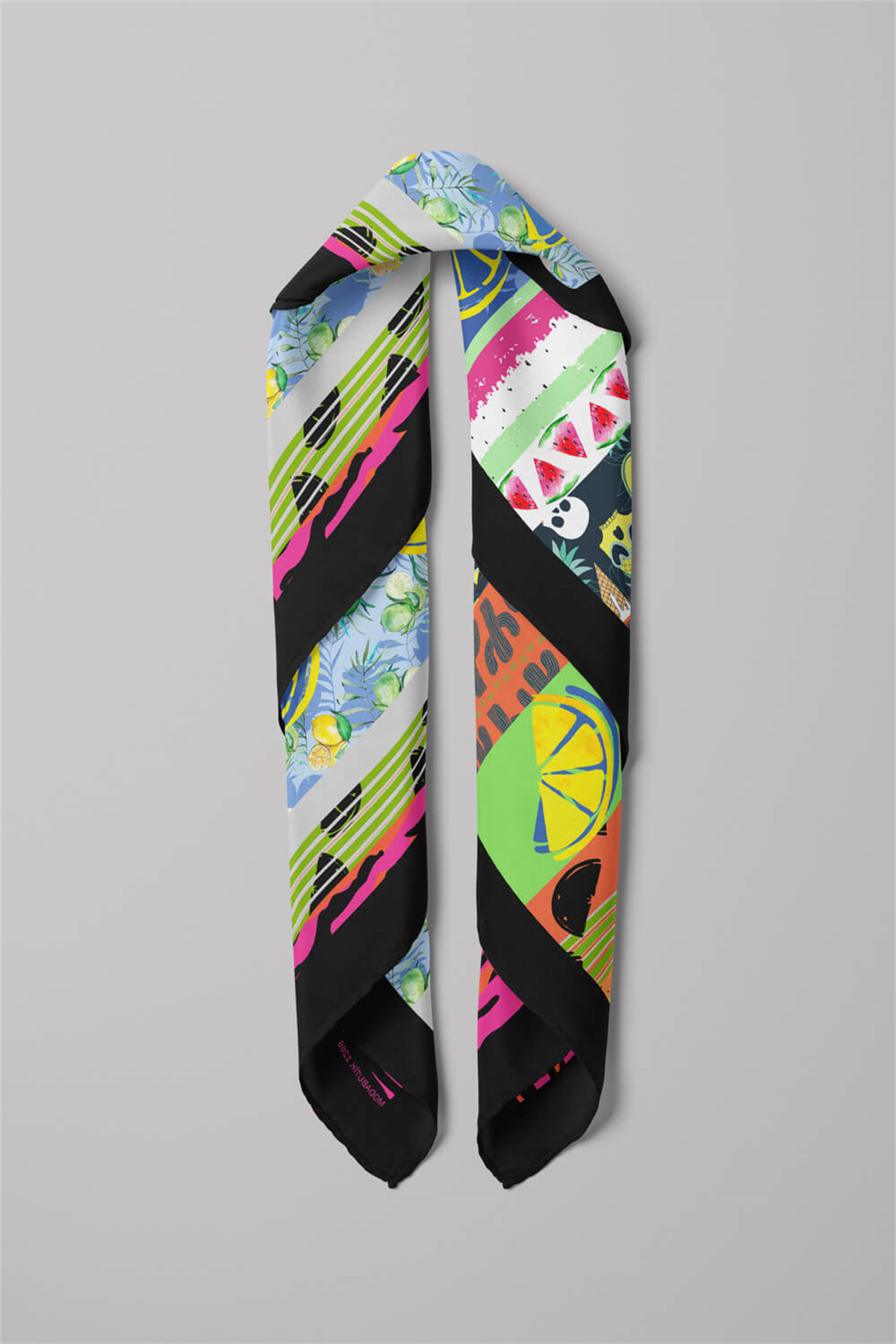 Z25 Kadın Yeşil Meyve Desenli 50x50 Bandana HYL DG01266-22