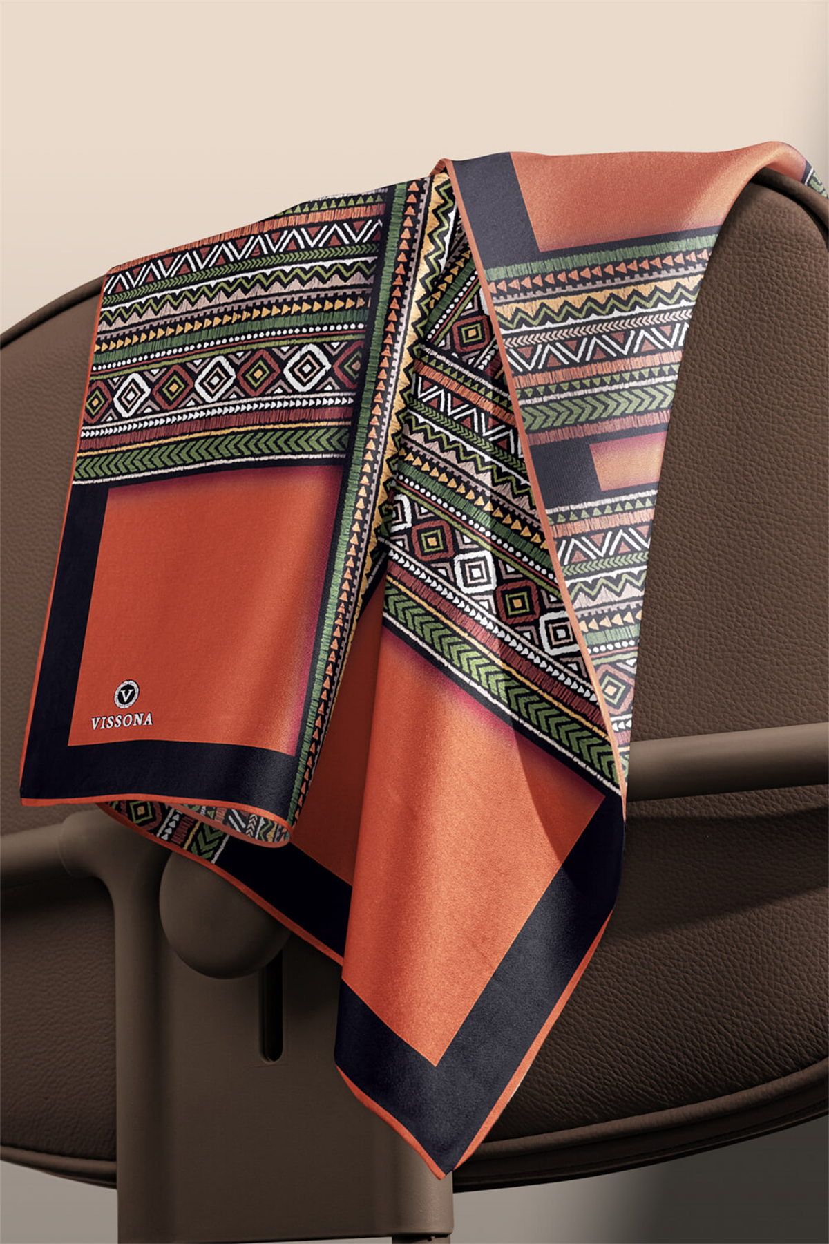 % 57 İPEK % 43 VİSKON Twill İpek Etnik Desenli Taba - Haki Renkli 90x90 Eşarp Dikim Şekli : El Dikişi
