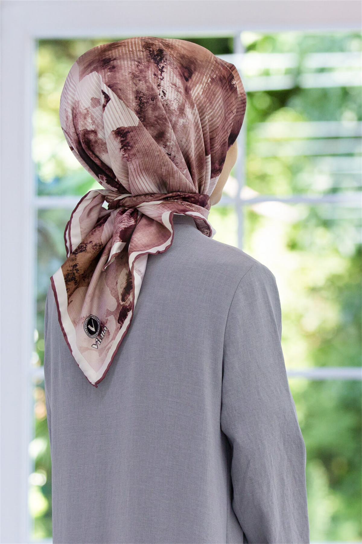 Twill Batik Desenli Gül Kurusu Renkli 90x90 Eşarp (İpek İçermez) Dikim Şekli : El Dikişi