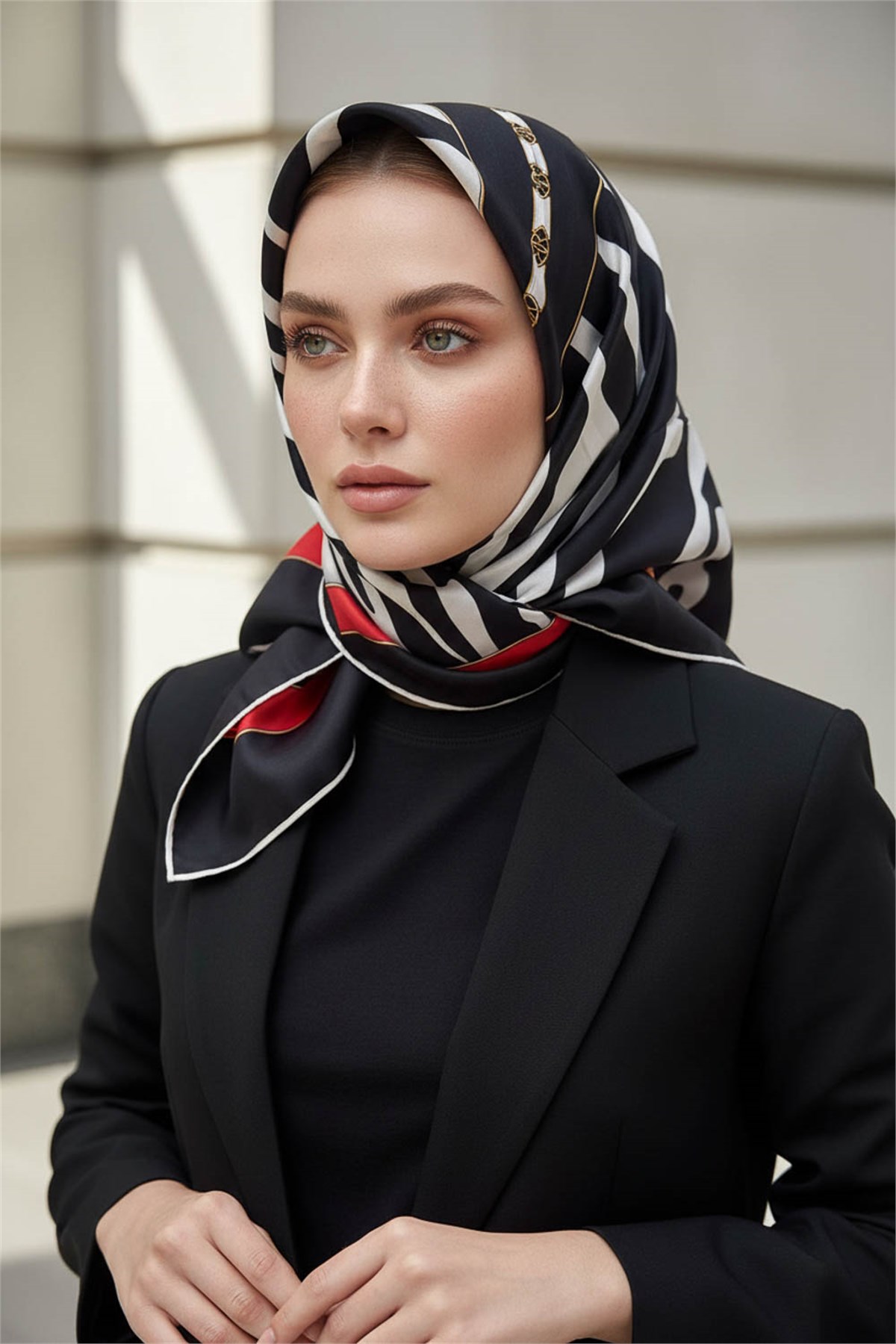 %100 Twill İpek Zebra Desenli Siyah - Kırmızı Renkli 90x90 Eşarp Kenar Dikiş Şekli El Dikişli
