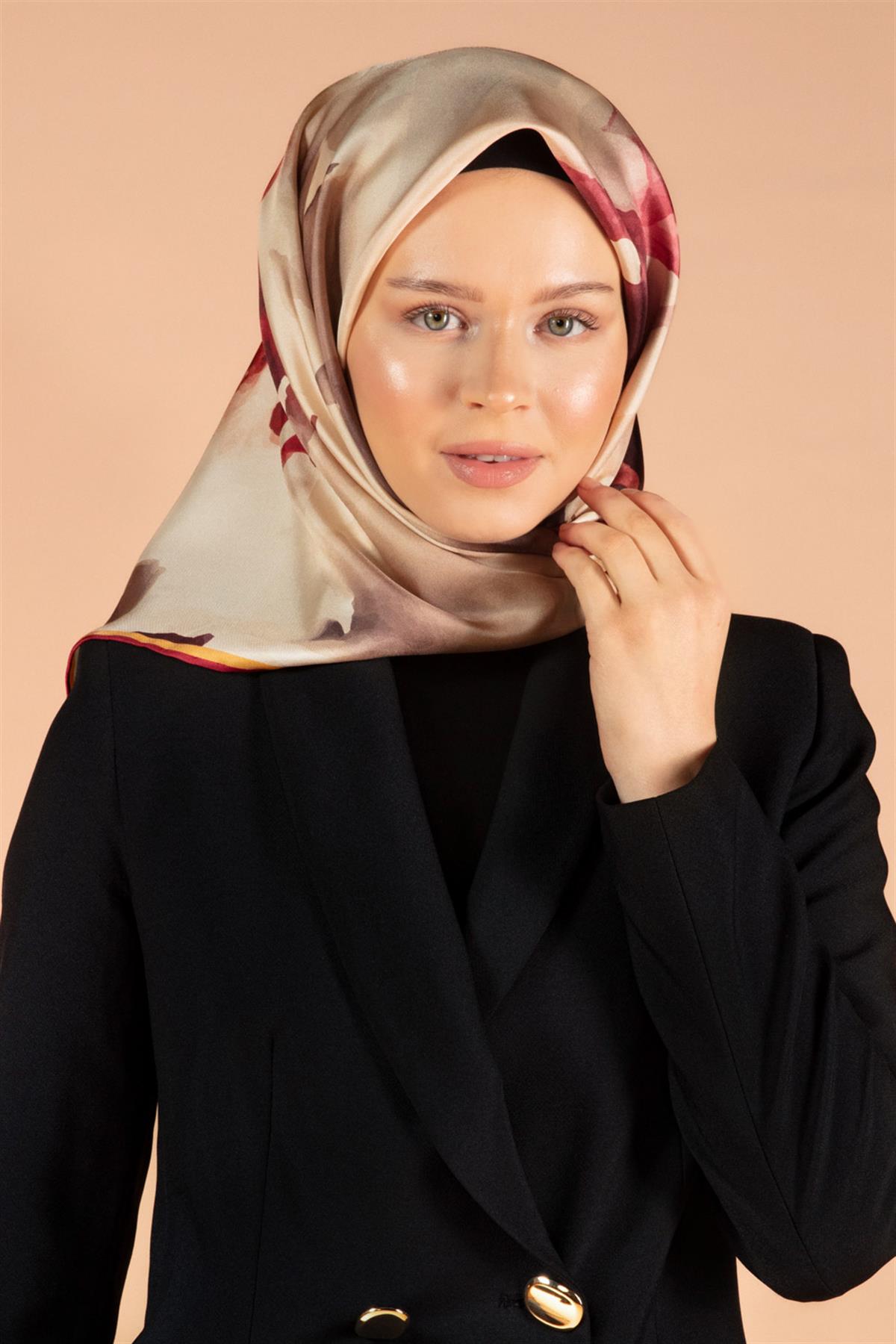 %100 Twill İpek Yaprak Desenli Bej - Bordo Renkli 90x90 Eşarp Dikim Şekli : El Dikişi