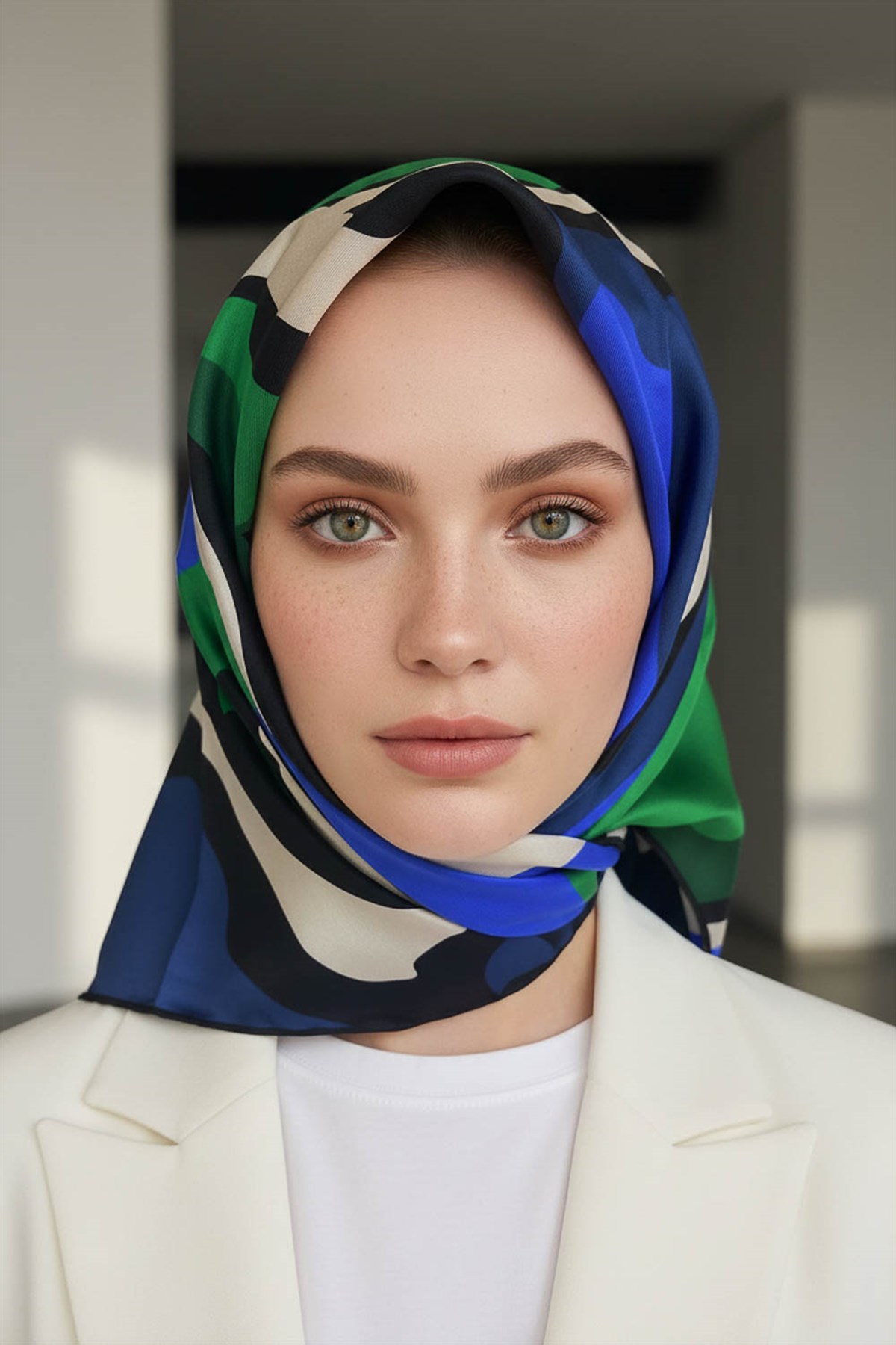 100% Twill İpek Dalga Desenli Saks - Zümrüt Yeşili Renkli 90x90 Dikim Şekli : El Dikişi Eşarp