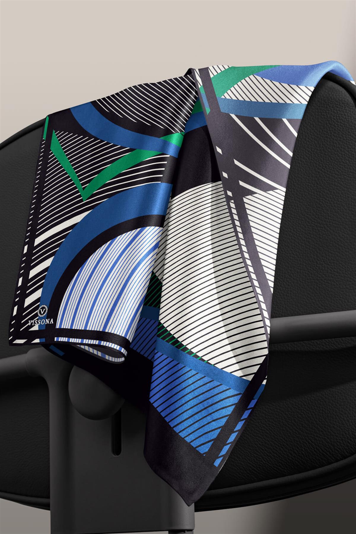 %100 Twill İpek Çizgili Geometrik Desenli Siyah - Saks Renkli 90x90 Eşarp Dikim Şekli : El Dikişi