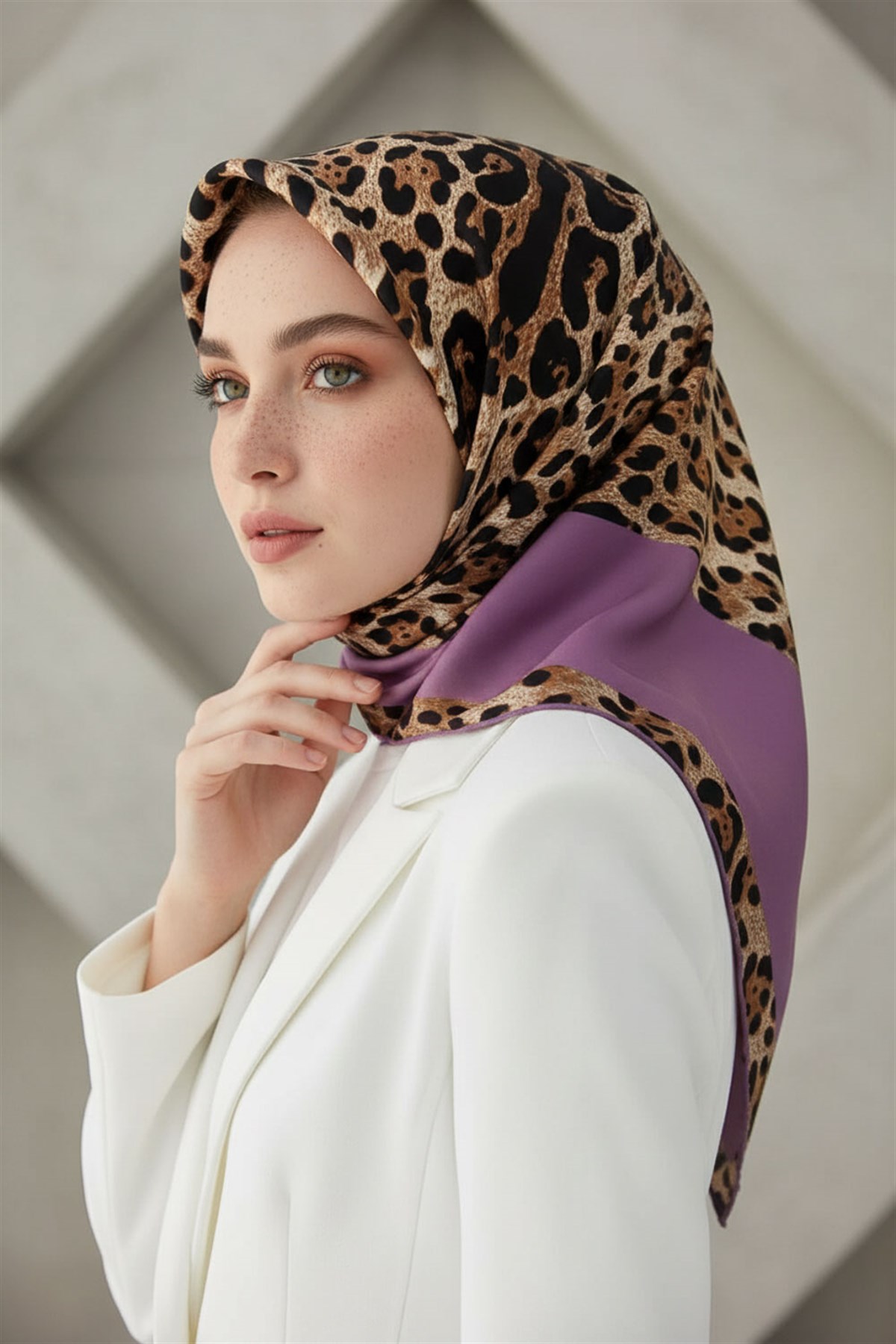 %100 Twill İpek Leopar Desenli Sirke Renkli 90x90 Eşarp Dikim Şekli : El Dikişi