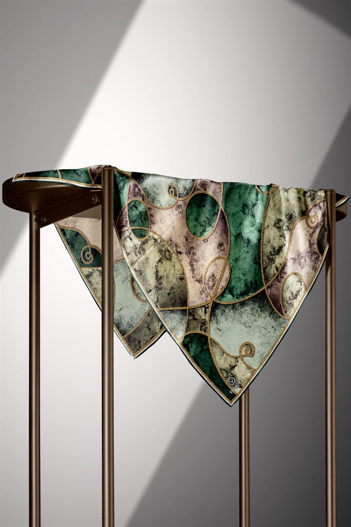 %100 Twill İpek Zincirli Mermer Desenli Zümrüt Yeşili - Haki Renkli 90x90 Eşarp Dikim Şekli : El Dikişi