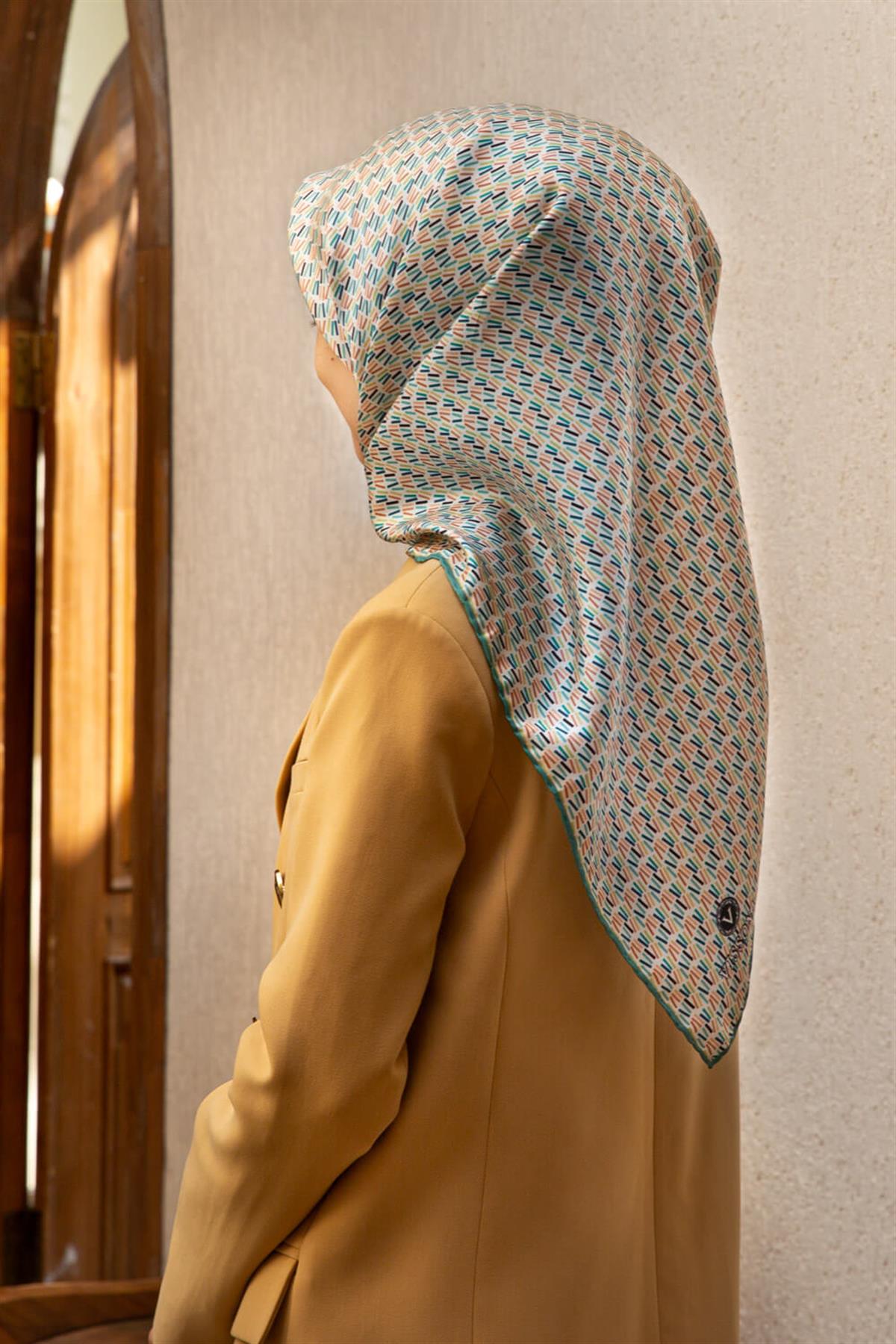 %100 Twill İpek Çizgi Desenli Mint Yeşili Renkli 90x90 Eşarp Dikim Şekli : El Dikişi