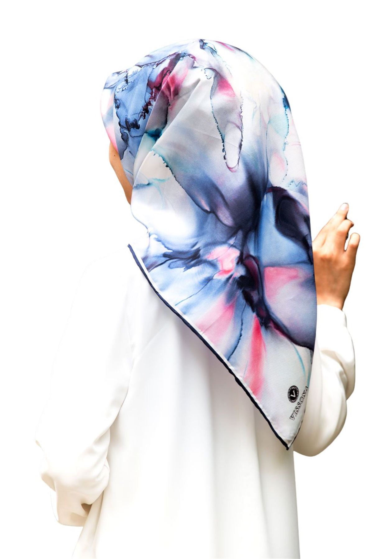 % 57 İPEK % 43 VİSKON Twill İpek Batik Çiçek Desenli Bebe Mavisi - Pudra Renkli 90x90 Eşarp Kenar Dikiş Şekli El Dikişli