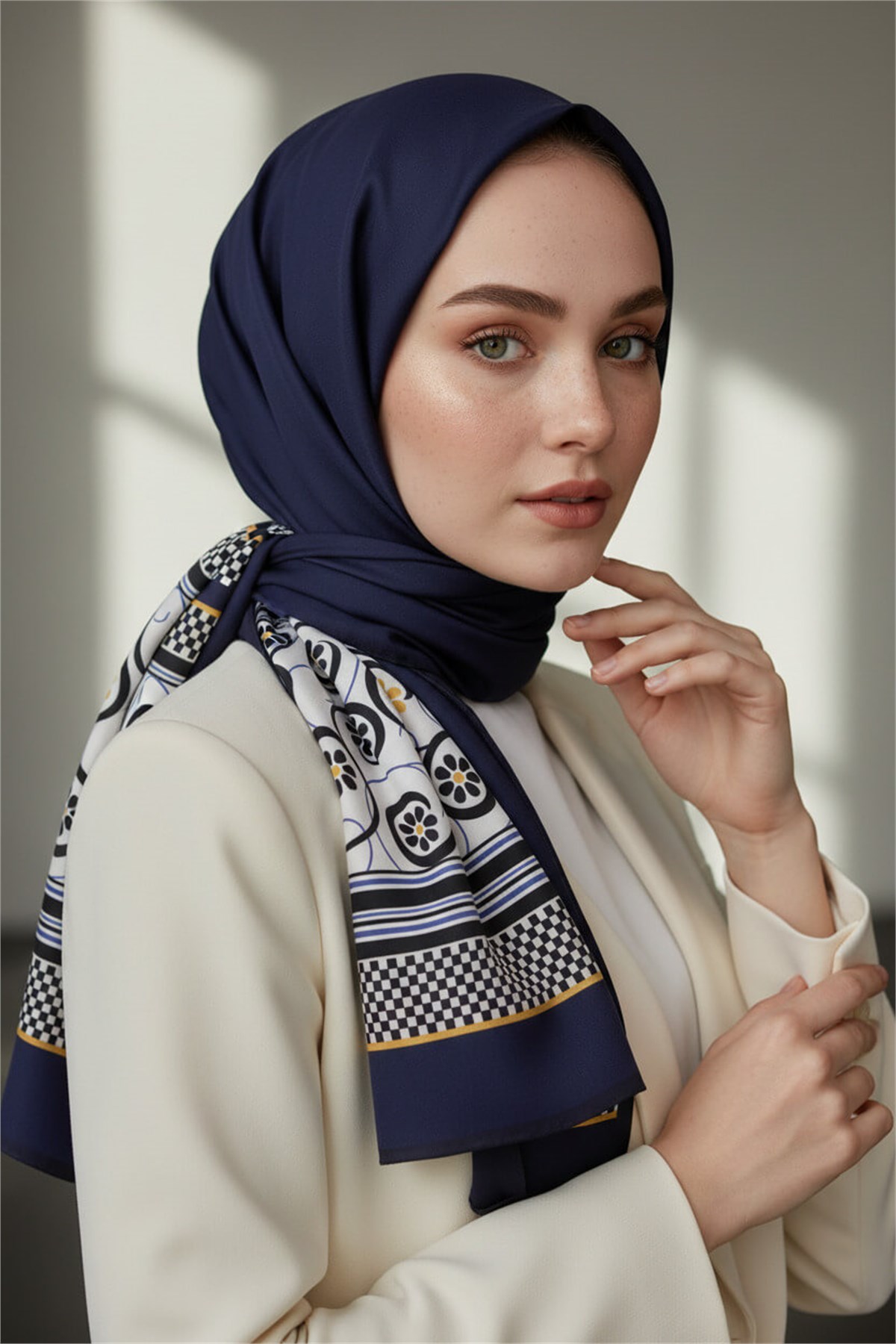KREP KENAR MOTİFİ ÇİÇEK DESENLİ LACİVERT RENKLİ 75X195 KIRIŞMAZ ŞAL