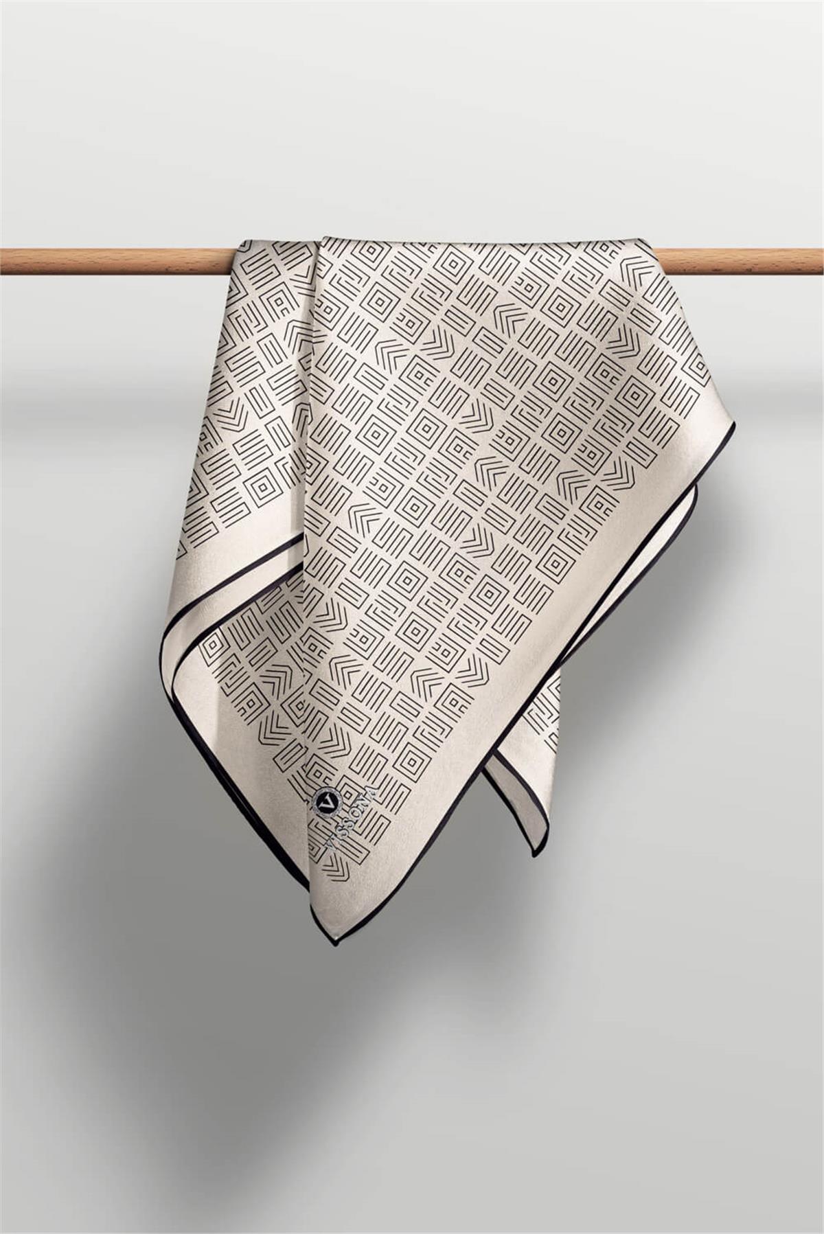 100% Twill İpek Etnik Motif Desenli Krem - Siyah Renkli 90x90 Dikim Şekli : El Dikişi Eşarp