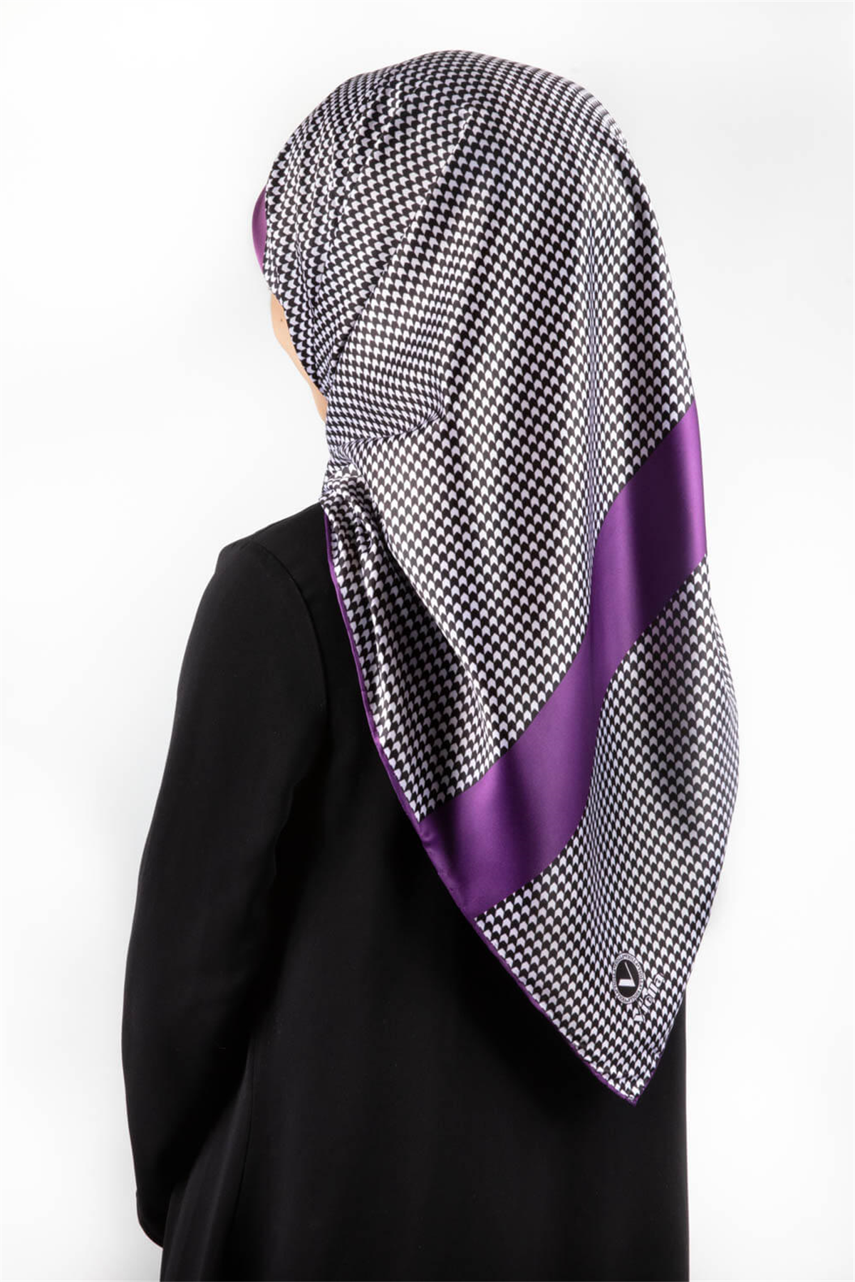 Twill Kazayaklı Şerit Desenli Mor Renkli 90x90 Eşarp (İpek İçermez) Dikim Şekli : El Dikişi