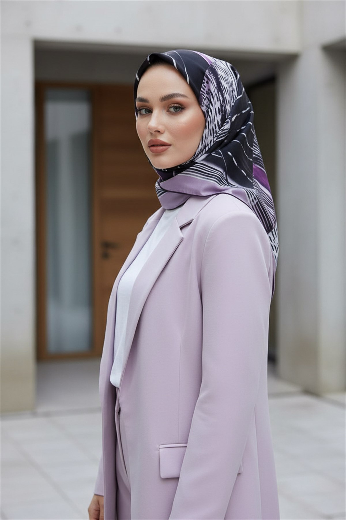 %100 Twill İpek Geometrik Desenli Lila - Mürdüm Renkli 90x90 Eşarp Dikim Şekli : El Dikişi