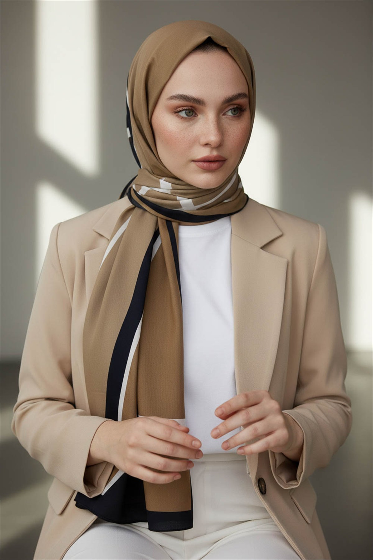 KREP GEOMETRIK DESENLİ VİZON RENKLİ 75X195 KIRIŞMAZ ŞAL
